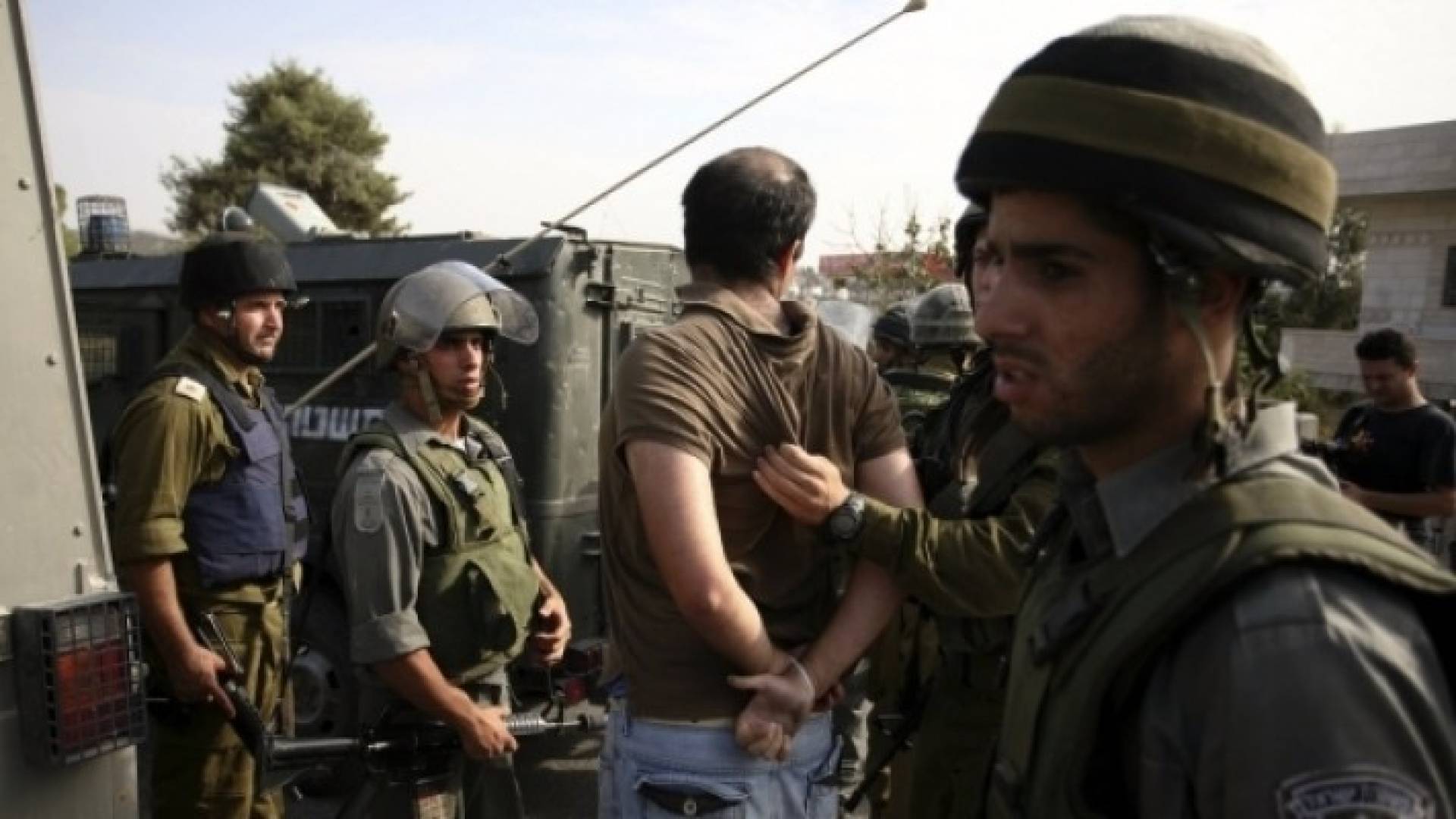 اعتقال تسعة شبان في نابلس وجنين