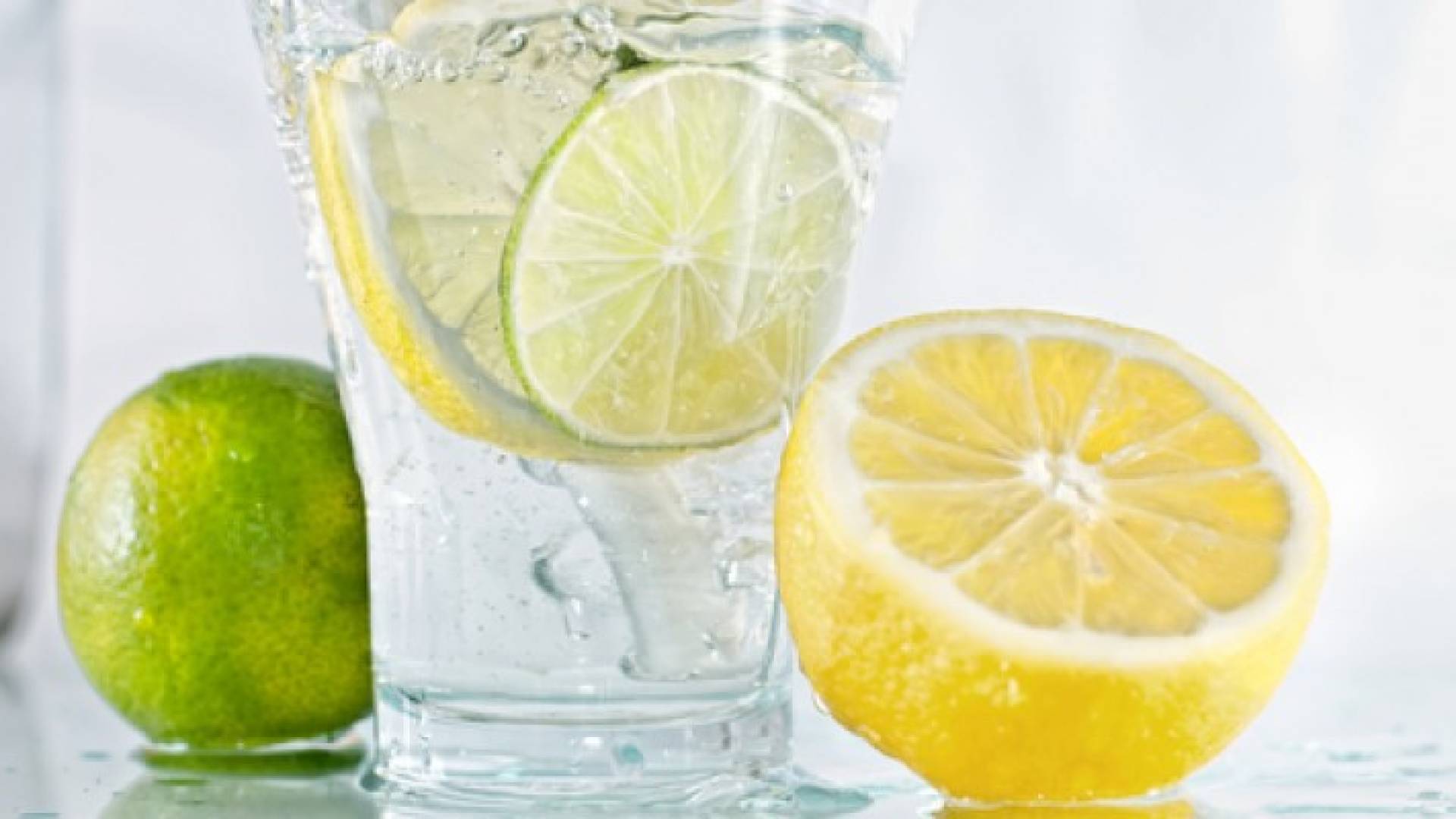 10 أسباب مقنعة تجعلك تشرب ماء الليمون