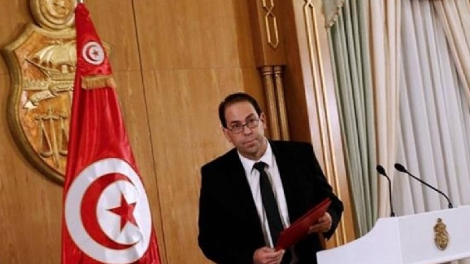 الحكومة التونسية الجديدة تتولى مهامها