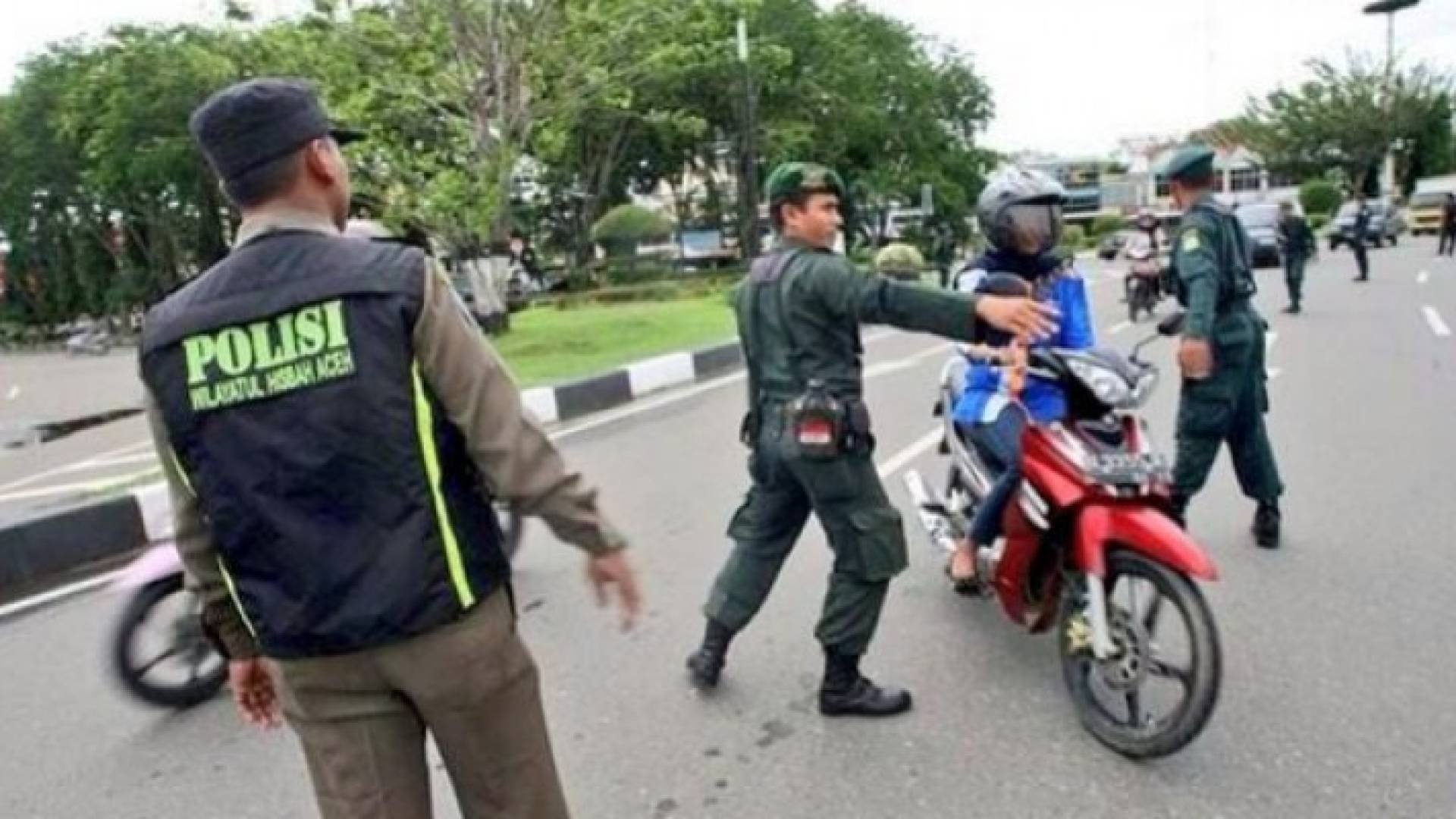 إندونيسيا: مهووس بزعيم داعش حاول طعن كاهن