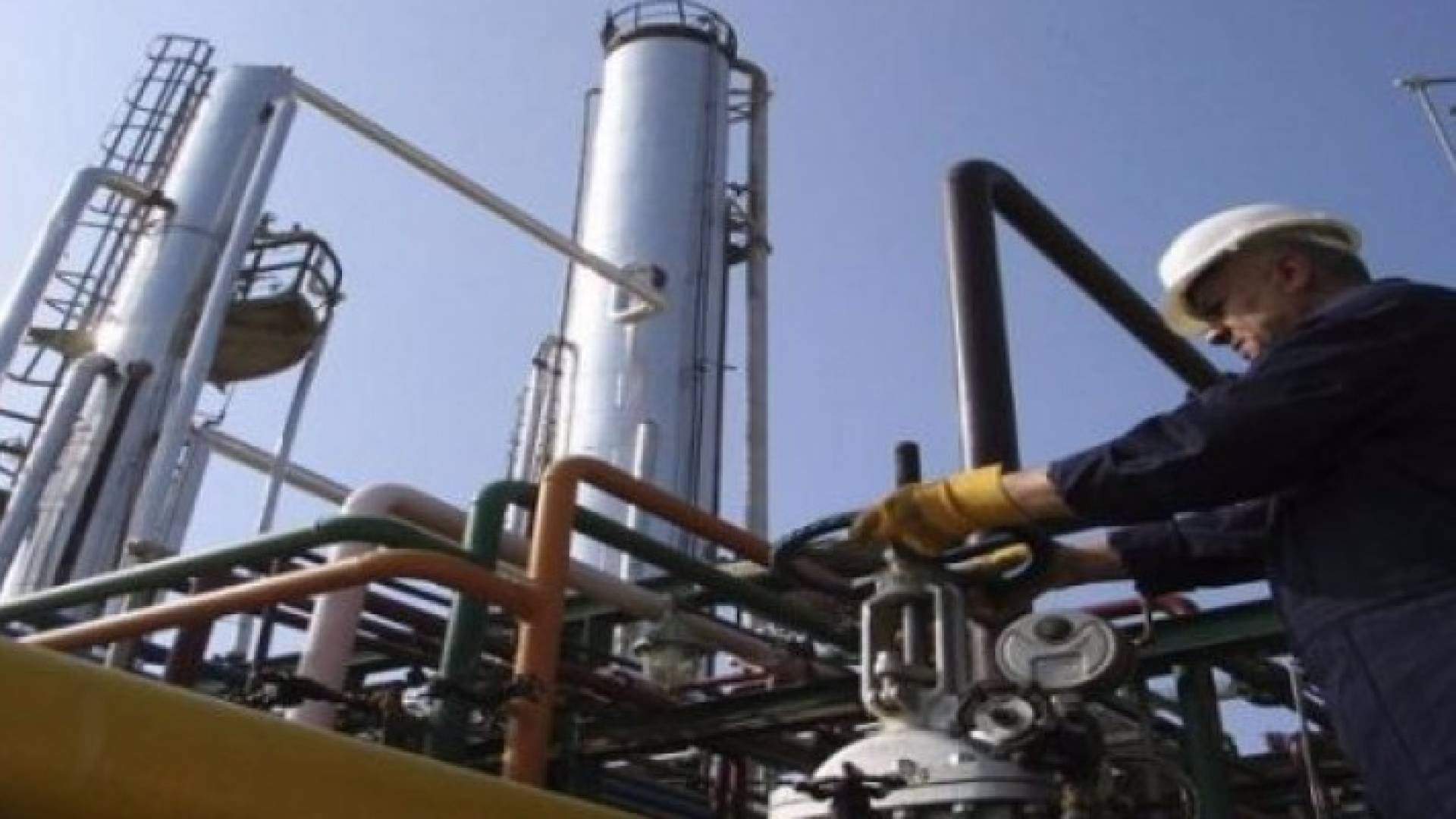 تراجع فاتورة المملكة النفطية والكهربائية 16% في النصق الأول