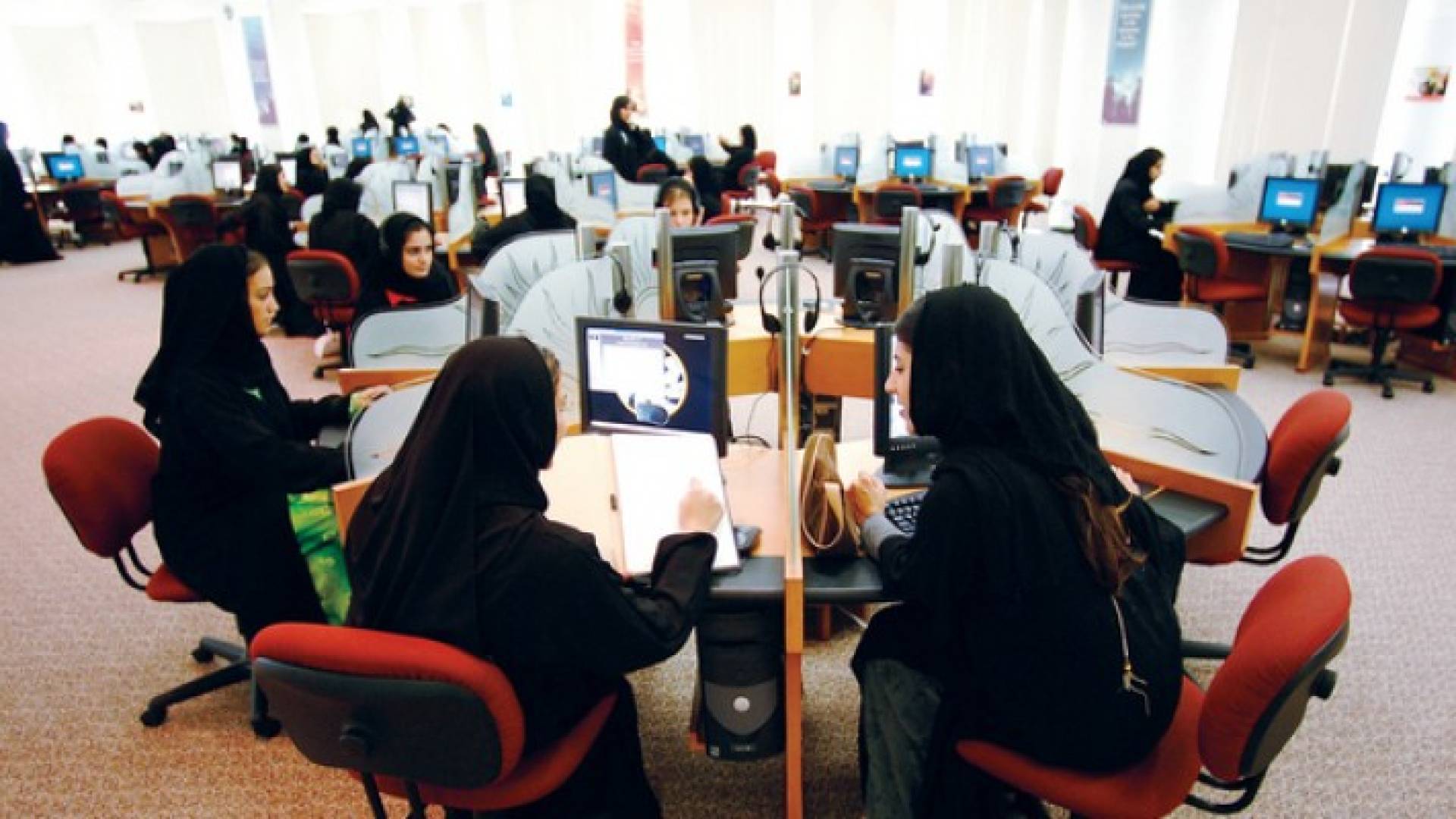 المرأة الخليجية تدير استثمارات بـ 385 مليار دولار