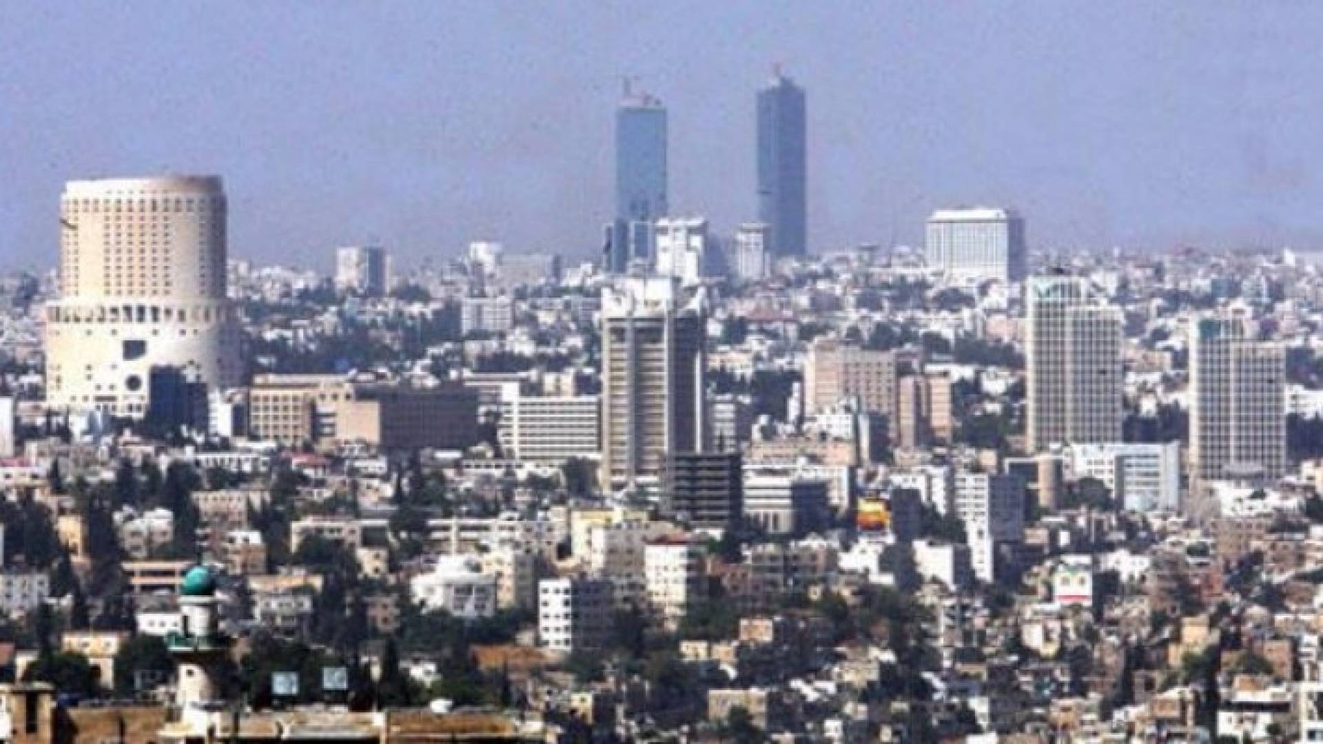 طقس صيفي اعتيادي نهارا ولطيف رطب ليلا في مختلف المناطق