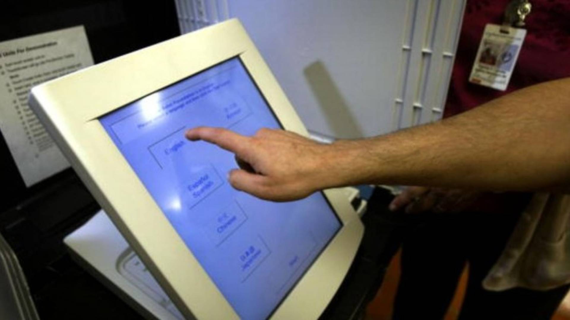 اختراق نظام تسجيل الناخبين بولايتين أميركيتين