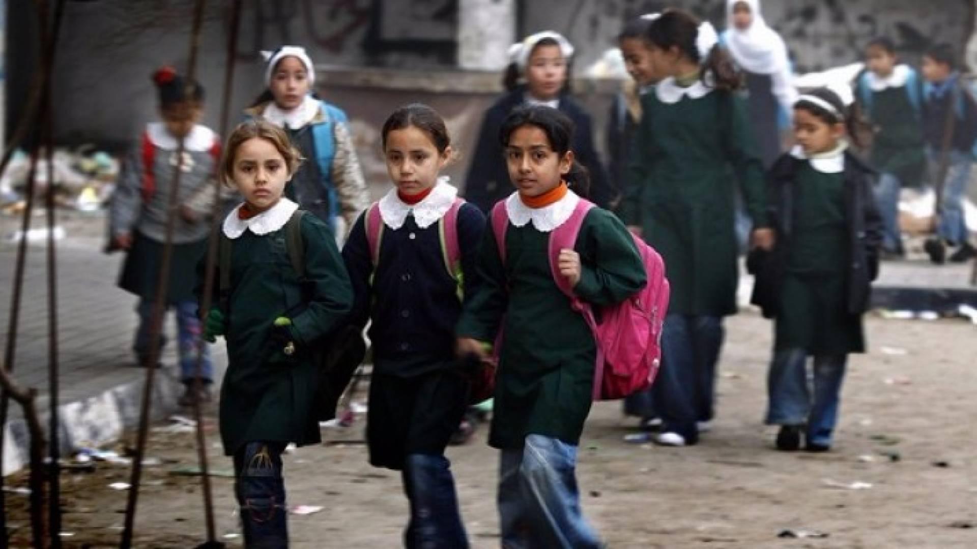الإحتلال يسمح بادخال المنهاج الجديد لغزة