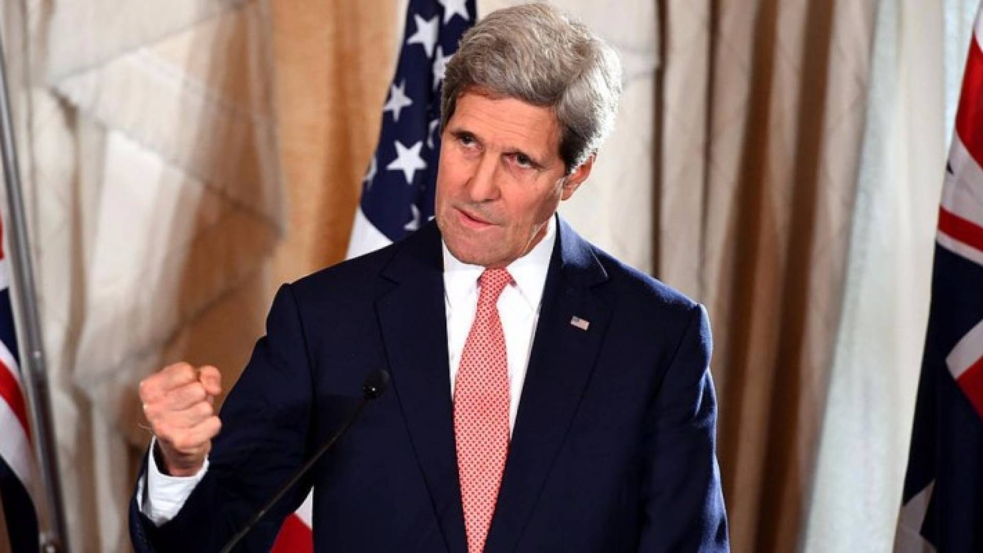 كيري يدعو باكستان للانضمام للحرب ضد الإرهاب