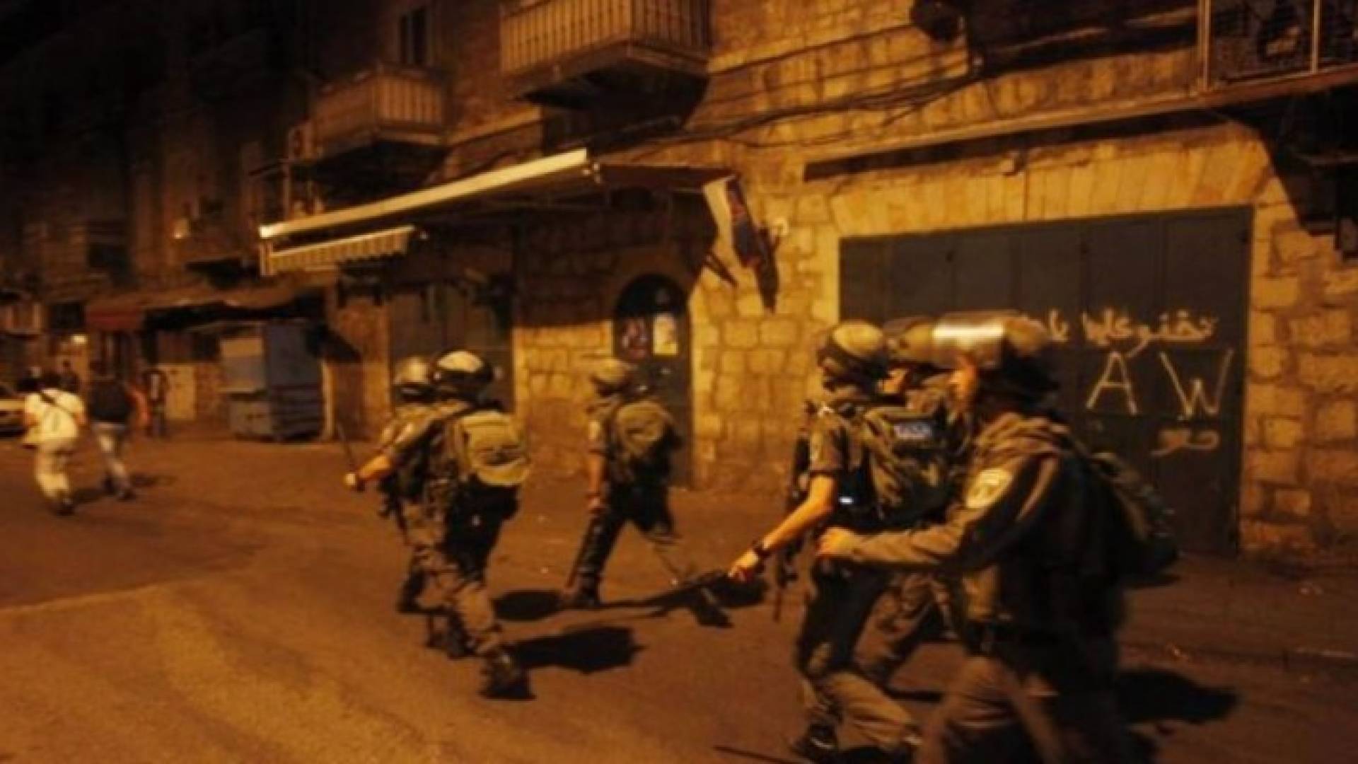 الاحتلال يشن حملة اعتقالات ومداهمات بالضفة الغربية