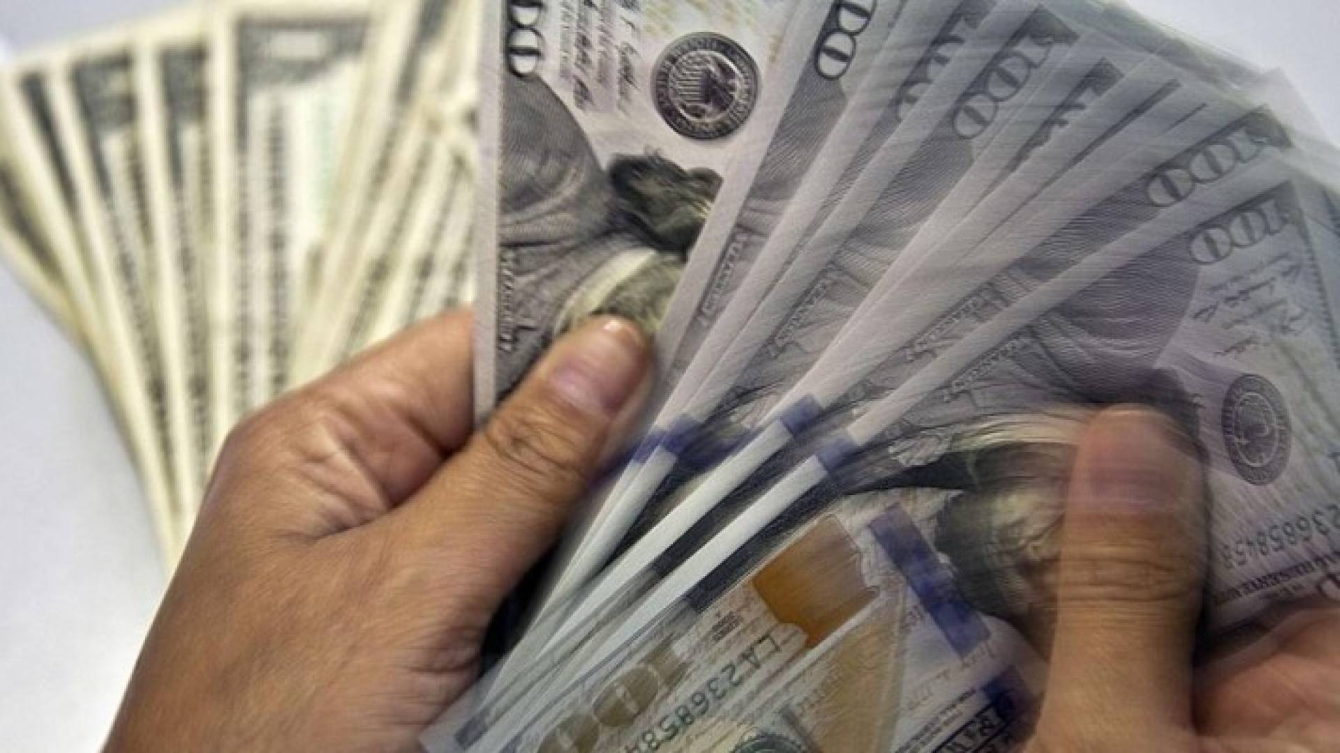 سعر صرف الدولار عند أعلى مستوى في شهر