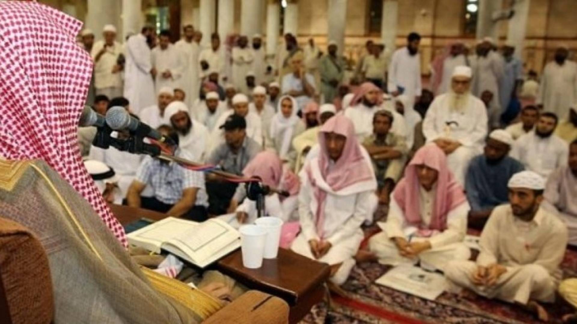 تعرف على الممنوع في مساجد السعودية