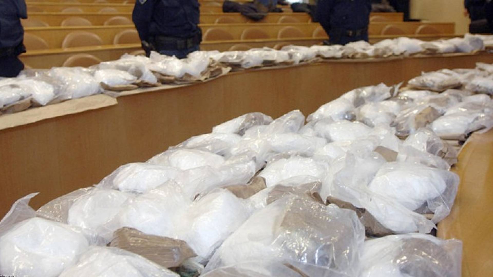 العثور على 370 كيلو من الكوكايين في شحنة لمصنع مشروبات غازية بفرنسا