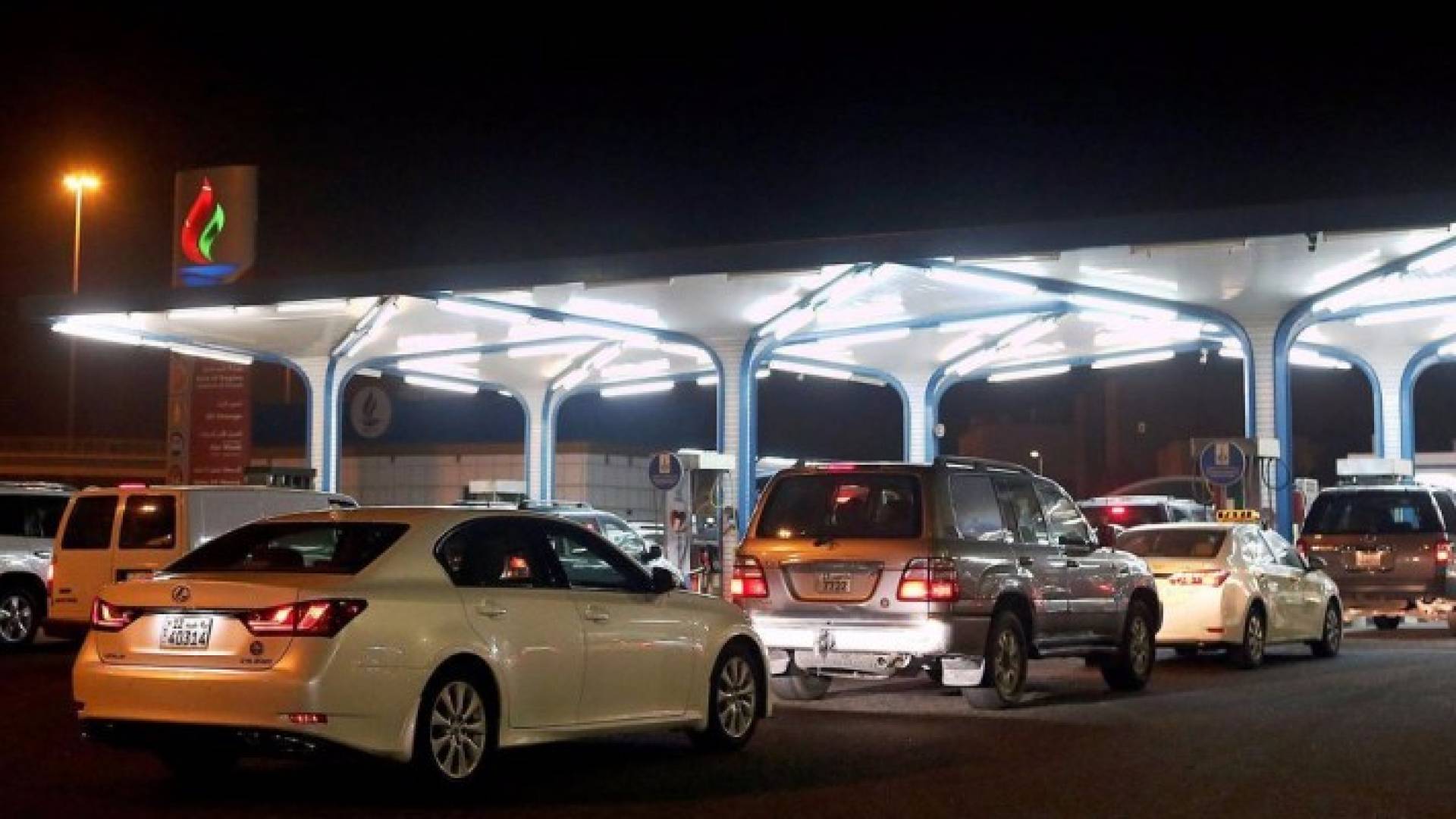 دعوى قضائية ضد زيادة أسعار البنزين بالكويت