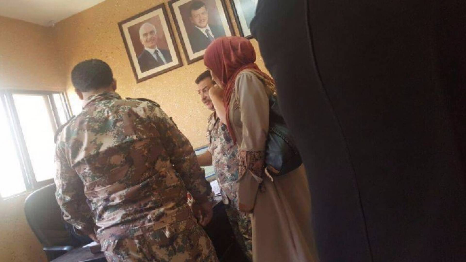 راصد ينشر تفاصيل تواجد عسكريين في دوائر الاحوال المدنية ..صور