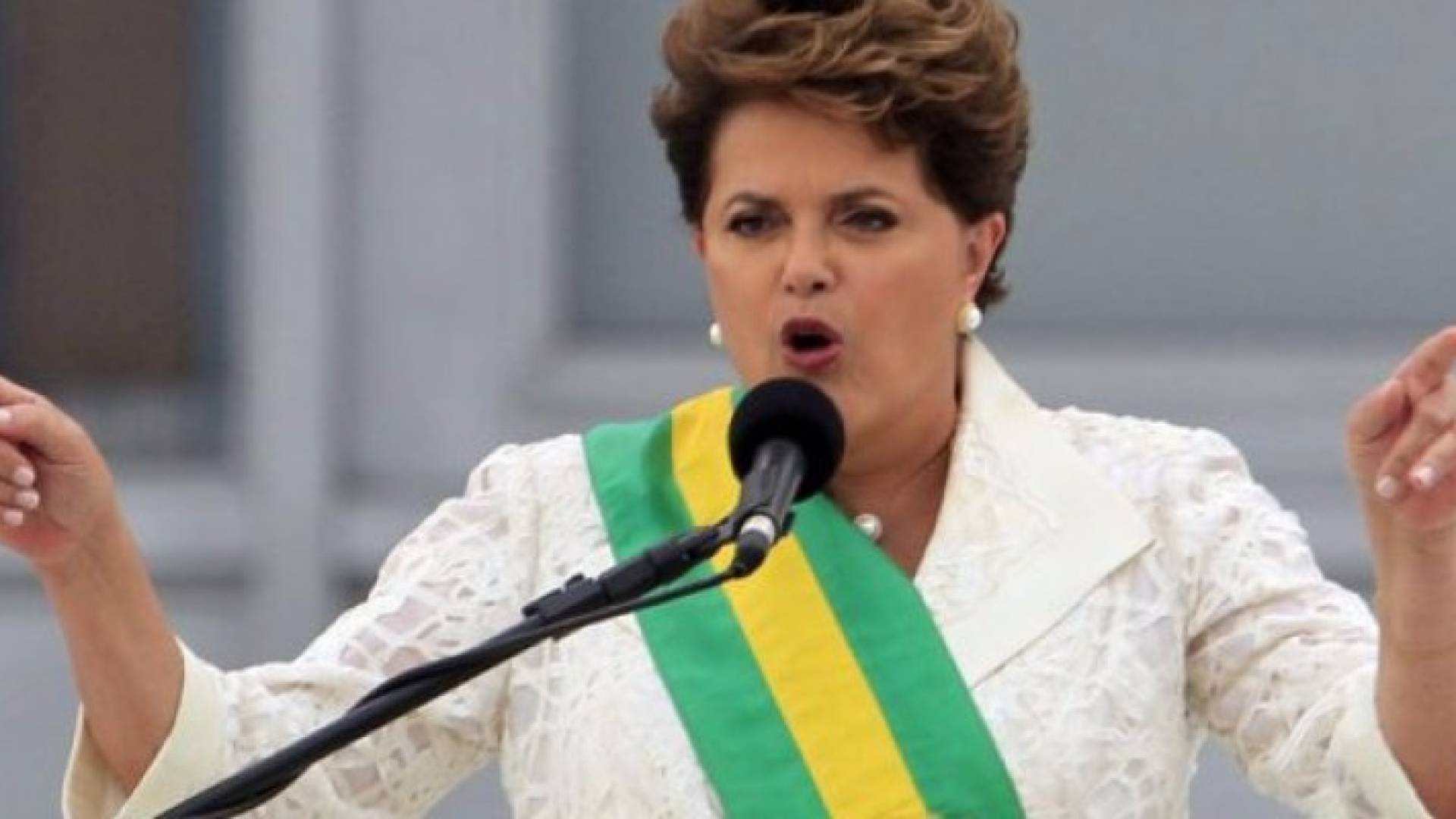 مجلس الشيوخ البرازيلي يعزل رئيسة البلاد ديلما روسيف