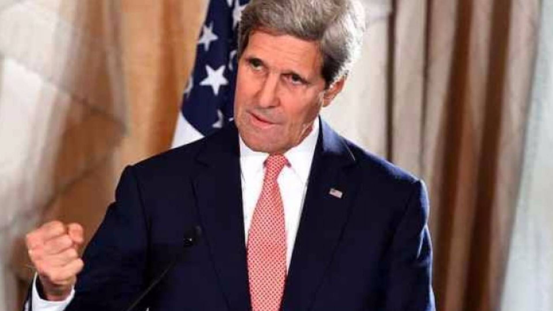 كيري يحذر الهند من أن البيروقراطية تهدد نموها