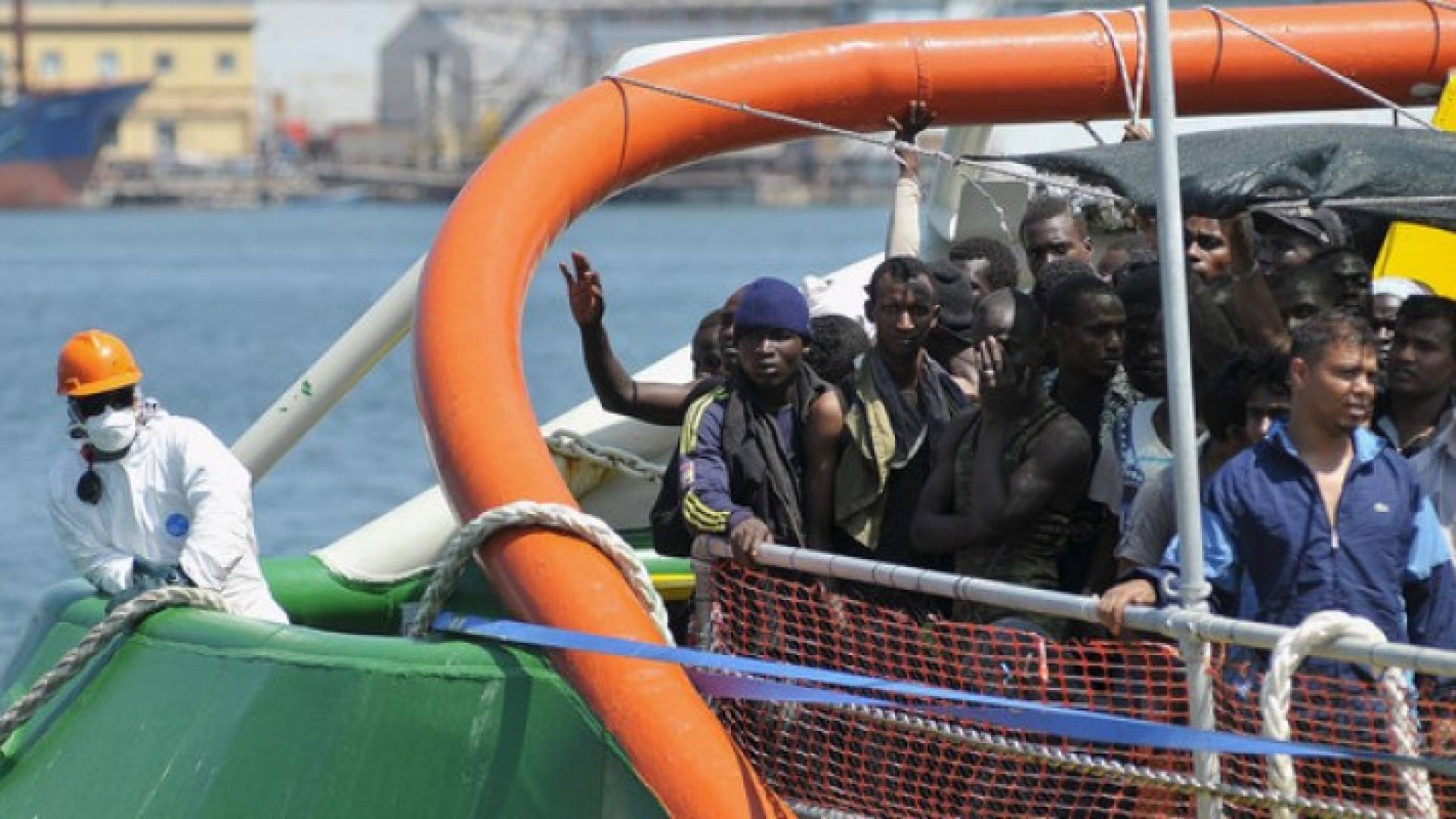 خفر السواحل الإيطالي ينقذ 1725 مهاجرا في البحر المتوسط