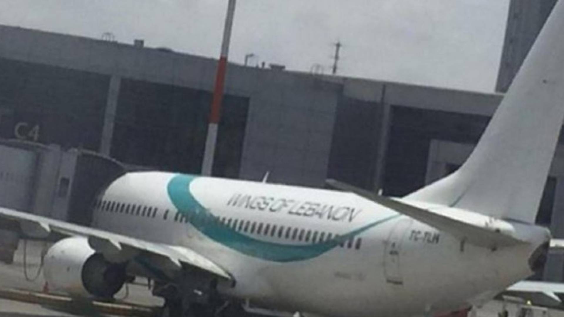 طائرة لبنانية