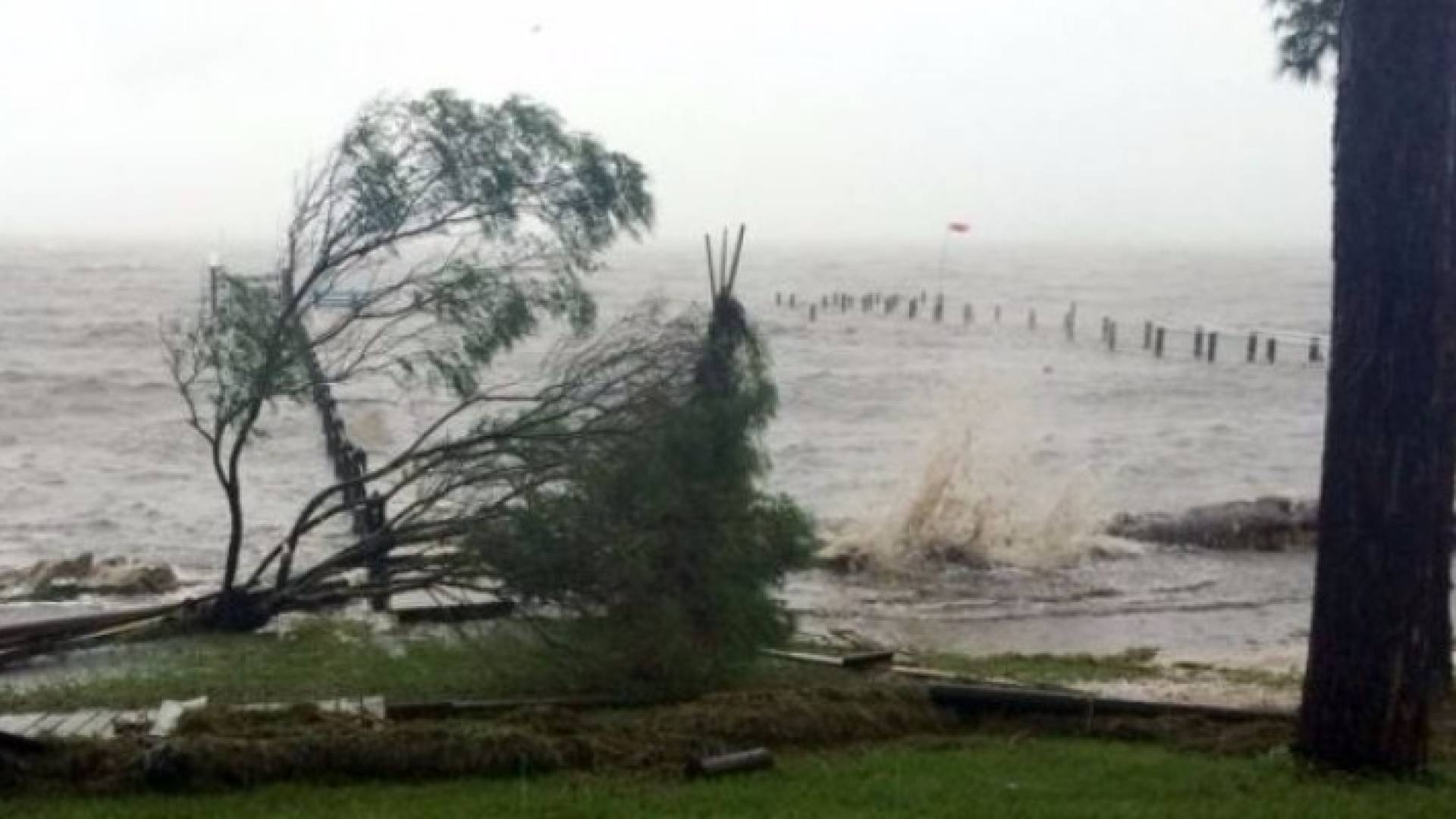 العاصفة هيرمين قد تتحول إلى إعصار يهدد فلوريدا