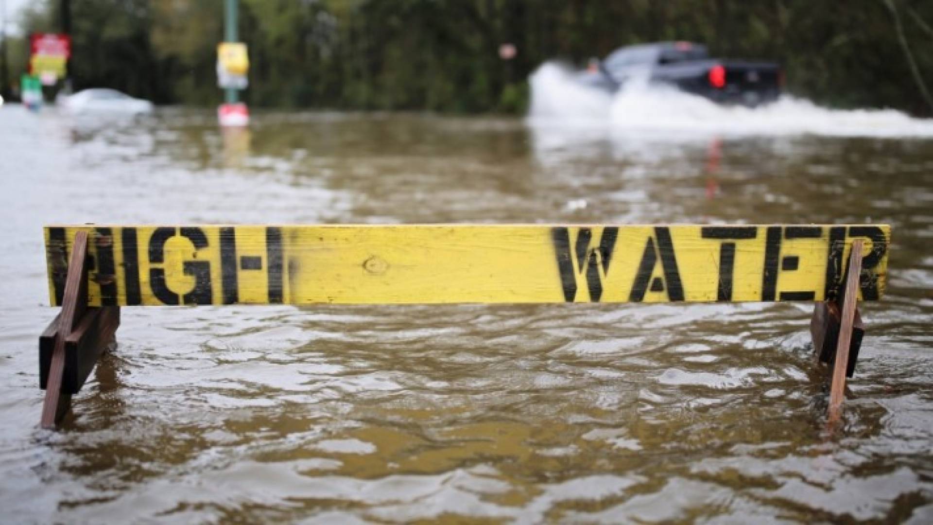 اربعة قتلى على الاقل في عواصف وفيضانات في ايران