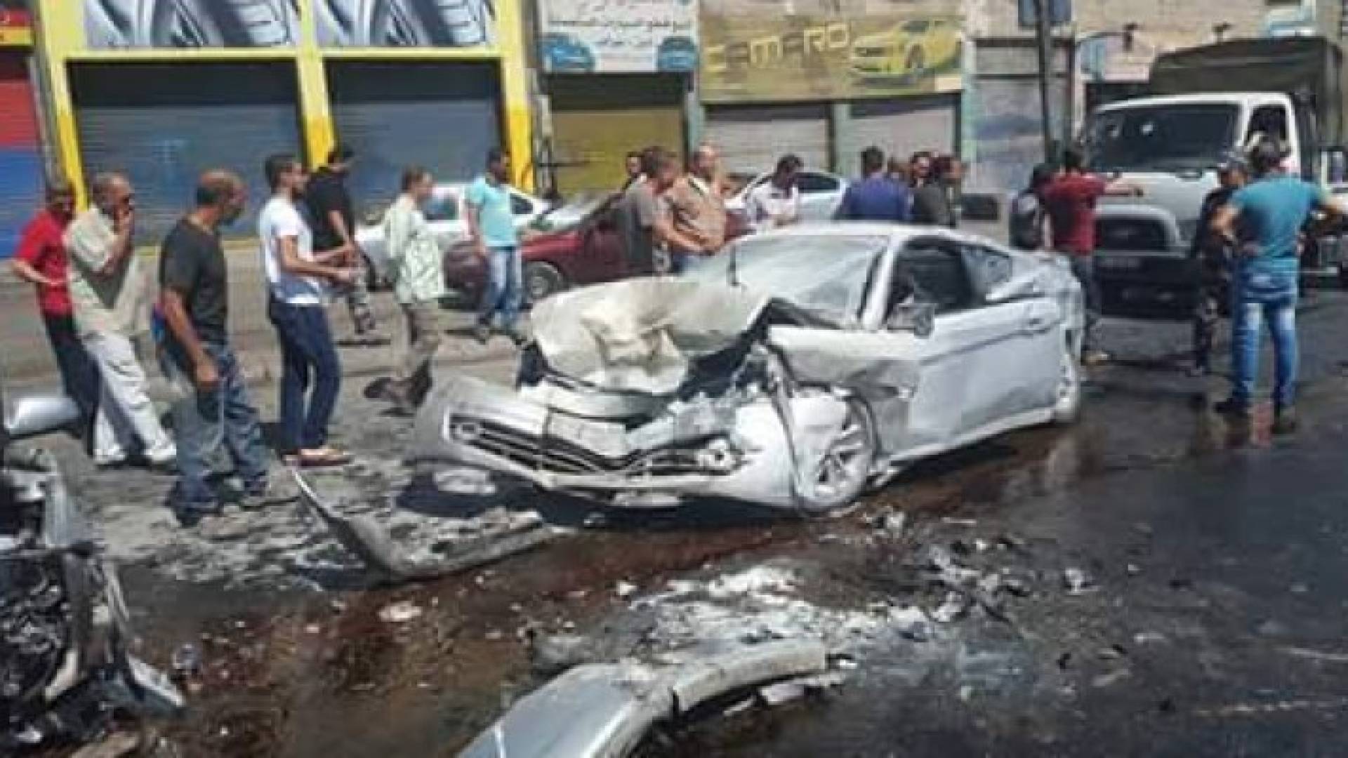 عمان: 5 اصابات في حادث تصادم بمنطقة وادي الرمم ..صور