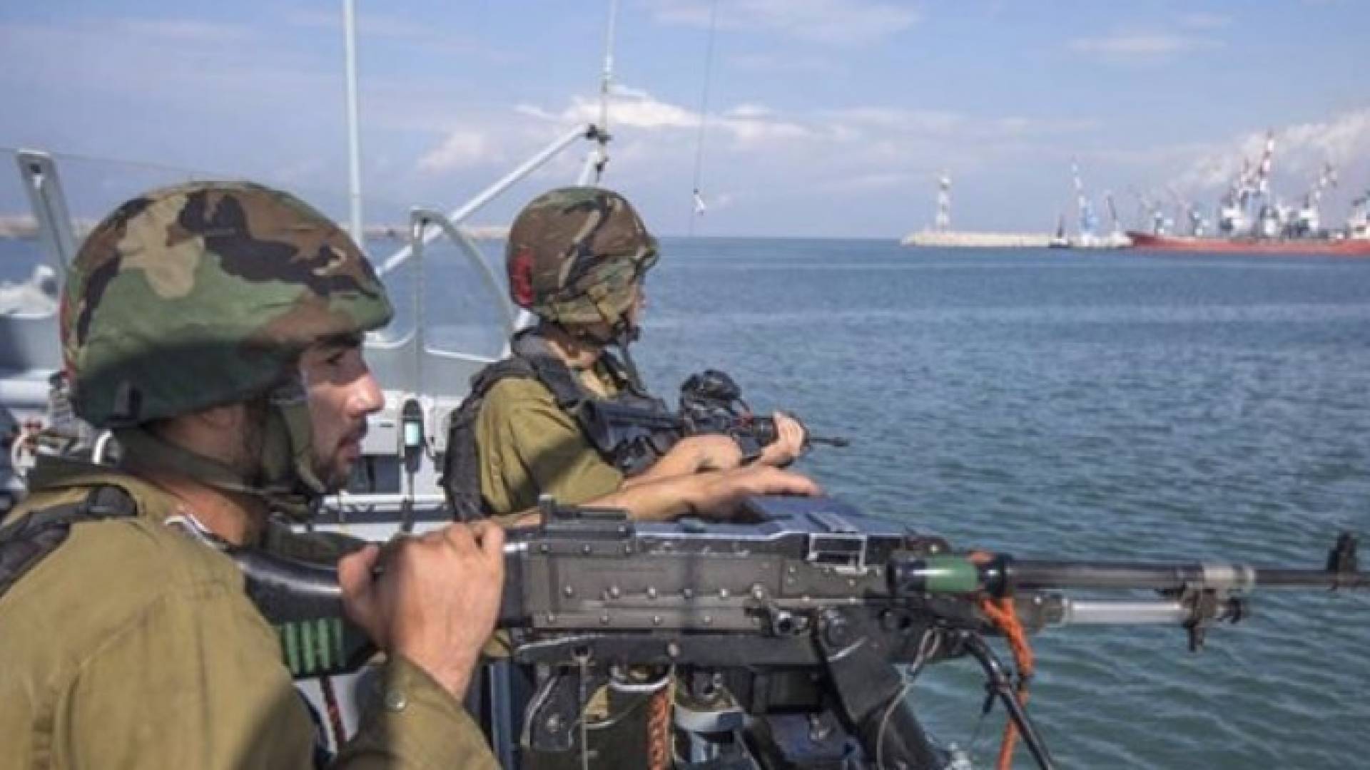 زوارق الاحتلال تطلق النار باتجاه الصيادين شمال غزة