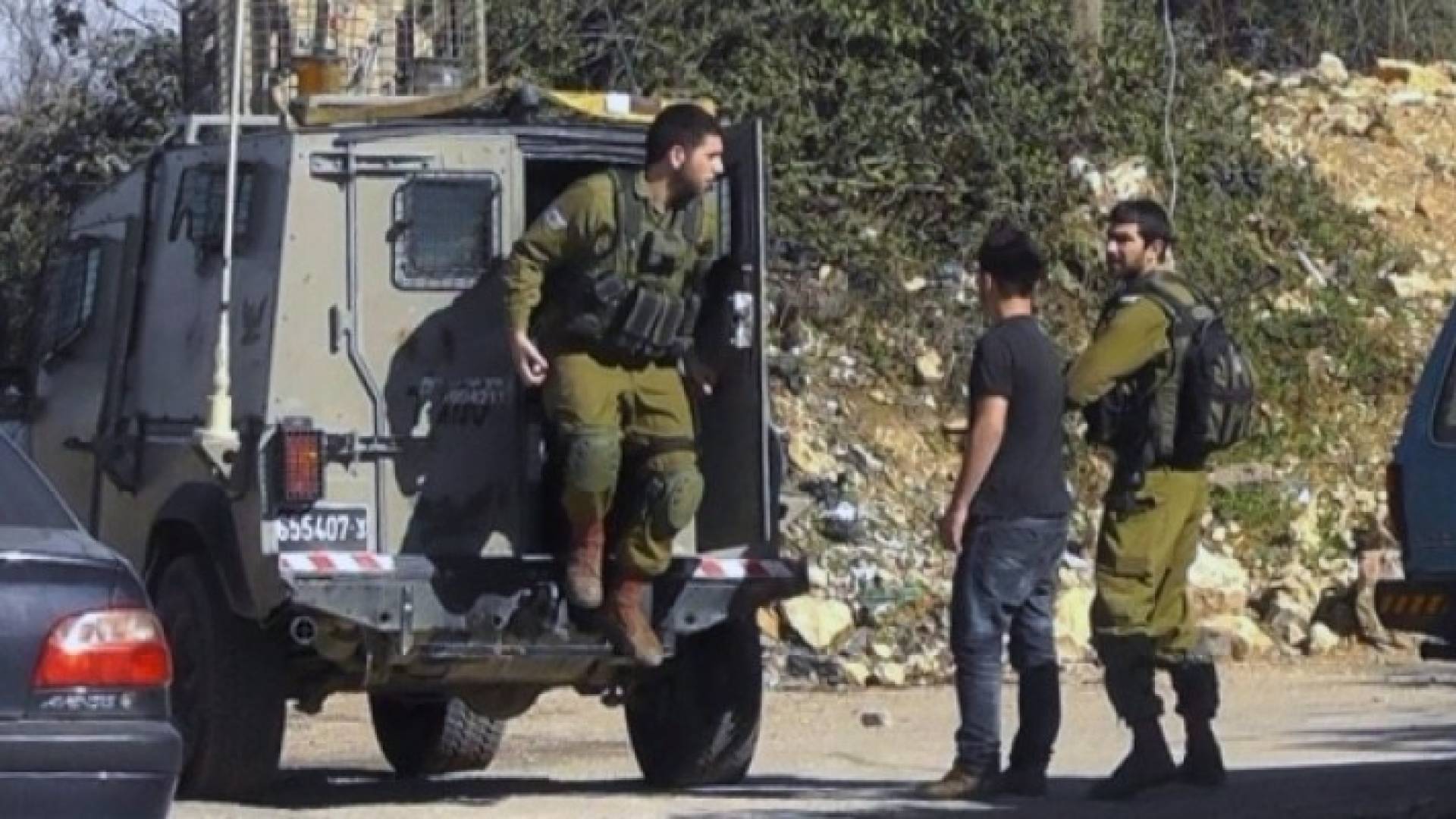 الاحتلال يعتقل شابا من مخيم جنين