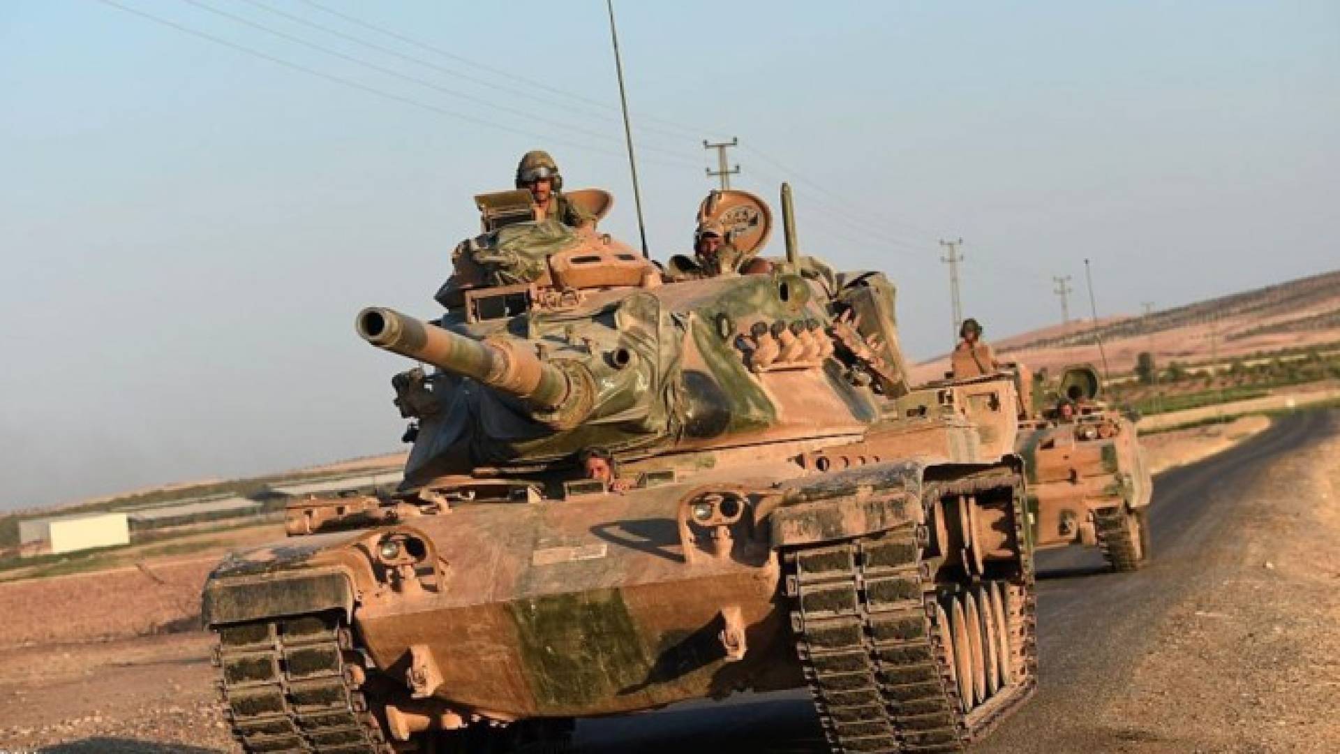 تركيا تدفع بمزيد من الدبابات إلى شمال سوريا