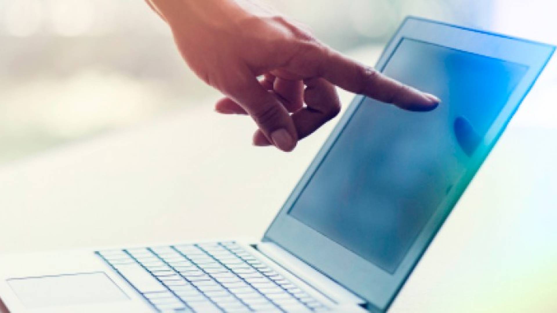 تصفح الانترنت كالمحترفين.. 7 تطبيقات تمنع التتبع والمراقبة والإعلانات المزعجة!