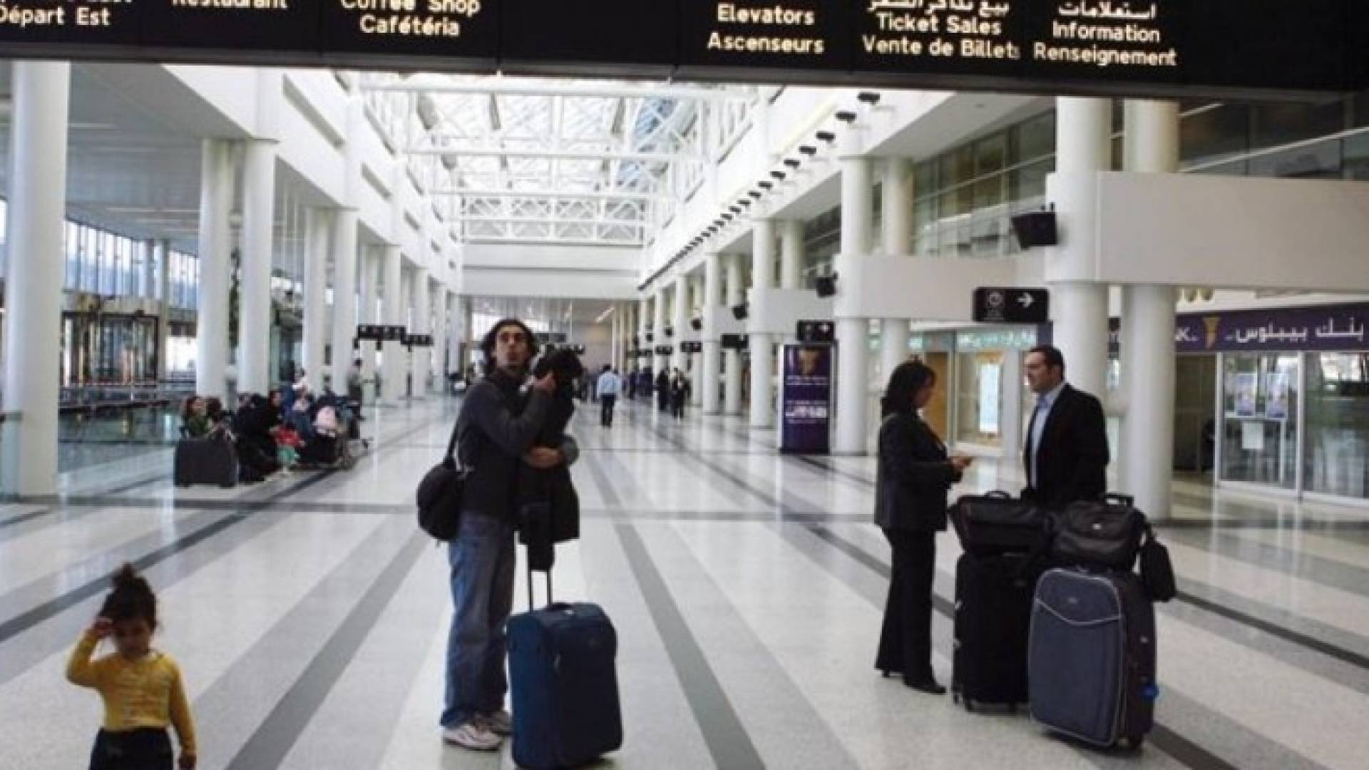 طفل فلسطيني يخترق مطار رفيق الحريري ويسافر بلا جواز وتذكرة