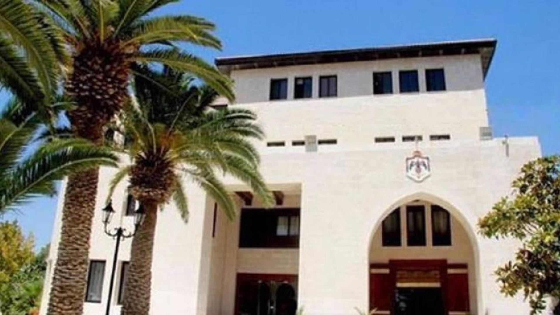 الحكومة تلزم بتشغيل العمالة الأردنية في مشاريع الاعمار بالمحافظات