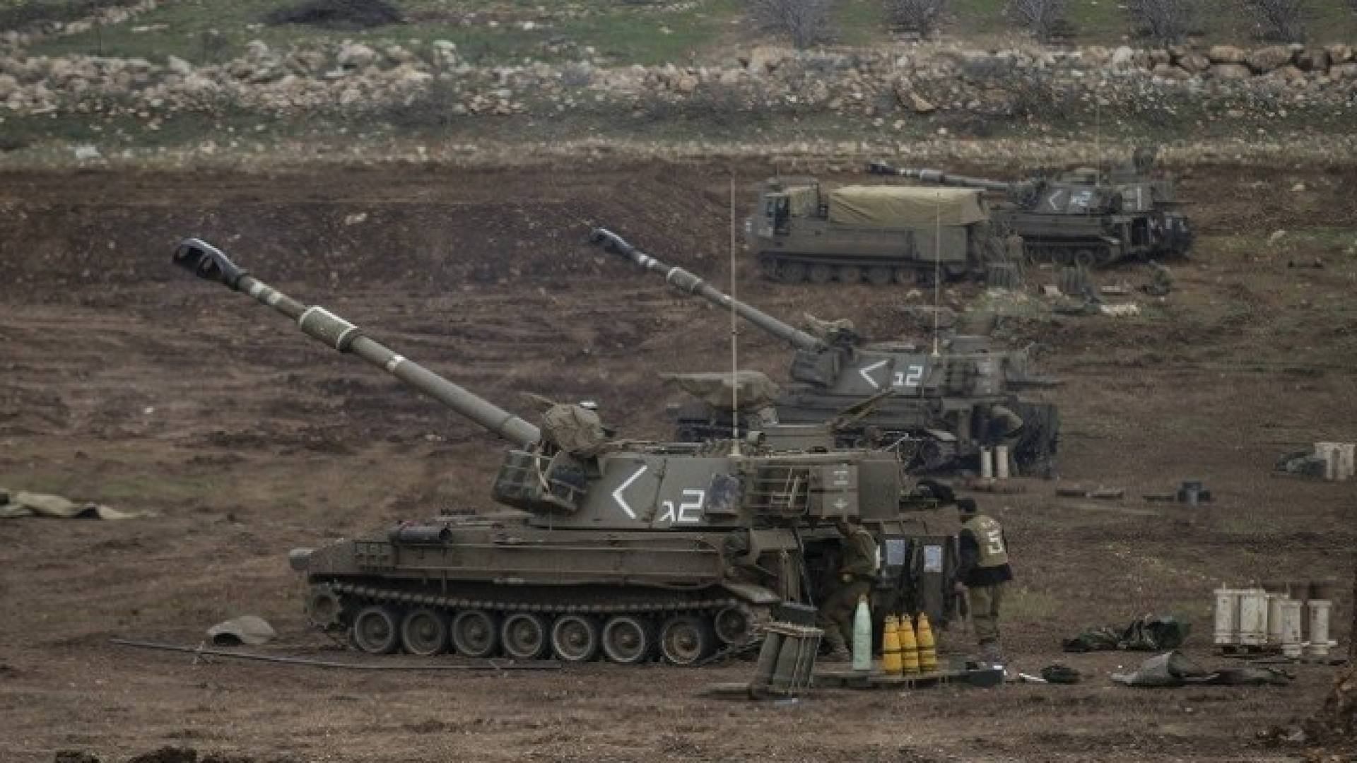 الاحتلال يقصف مواقع للجيش السوري