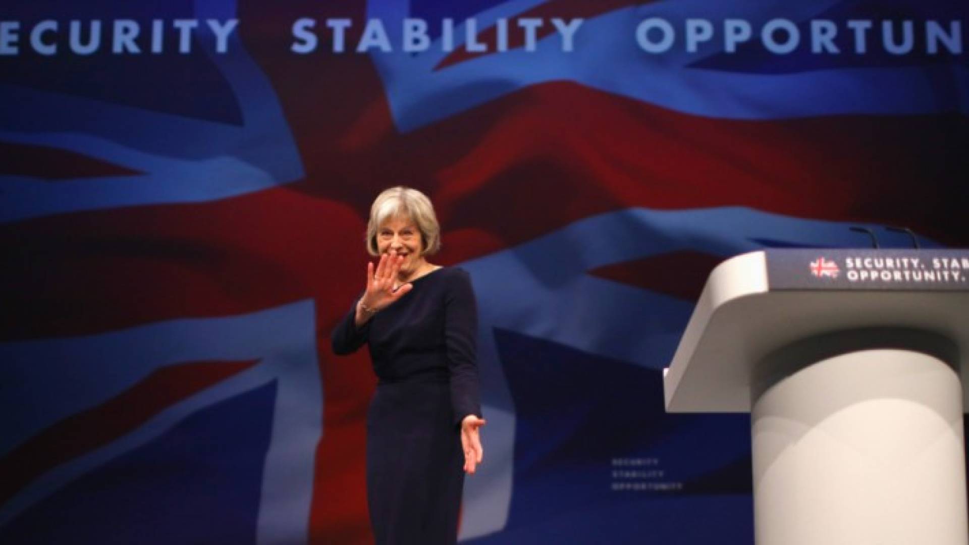 ماي تعتزم الحد من هجرة الأوروبيين إلى بريطانيا