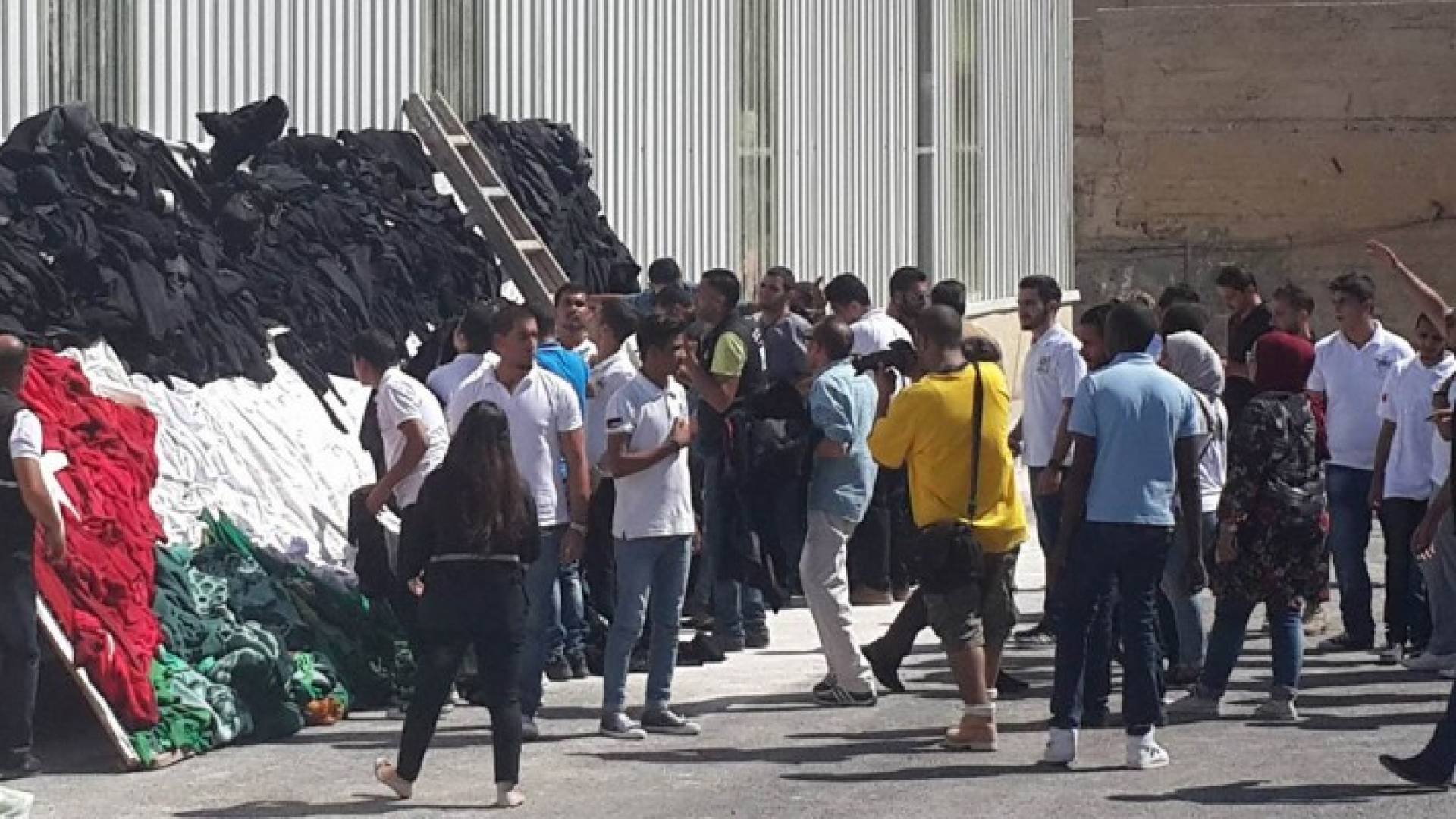 بالصور: علم الأردن من 3 آلاف قطعة ملابس " لن يتم إتلافها "