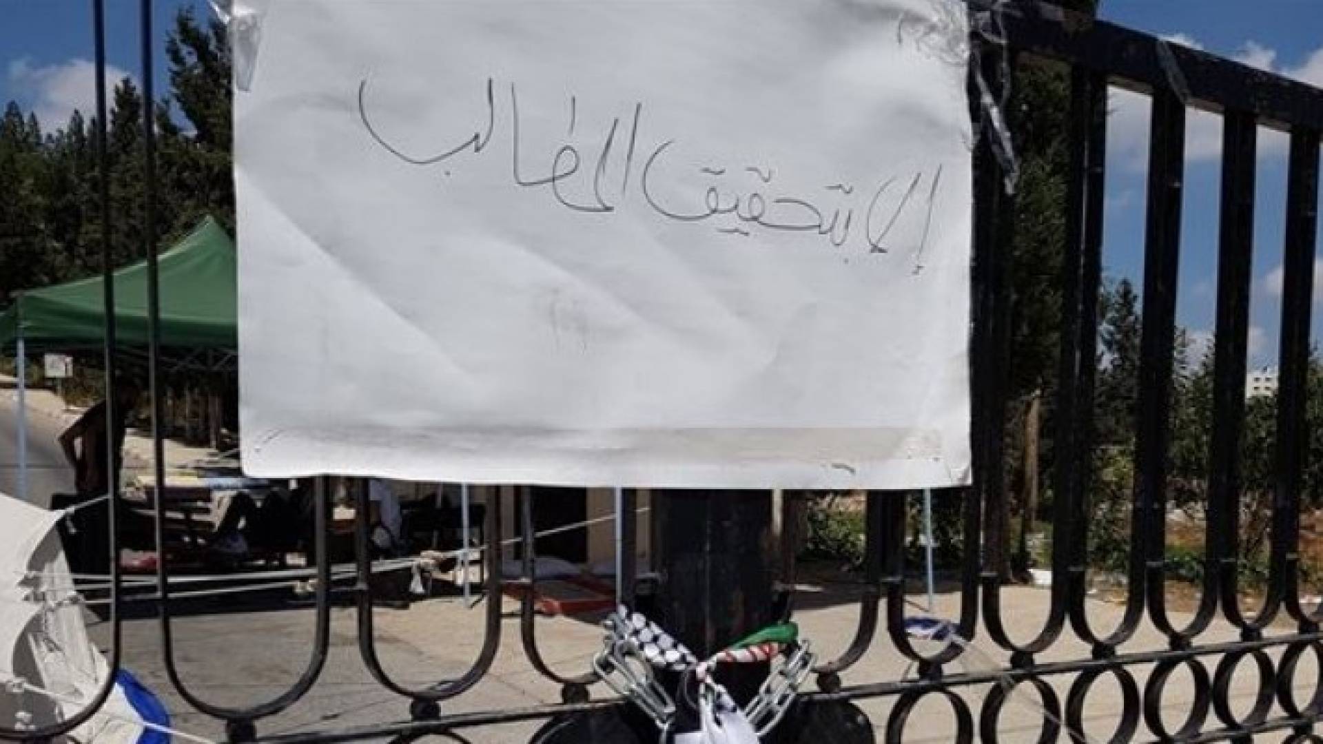 أبواب جامعة بيرزيت مغلقة والحكومة في مرمى الإتهام وتحذير بالتصعيد