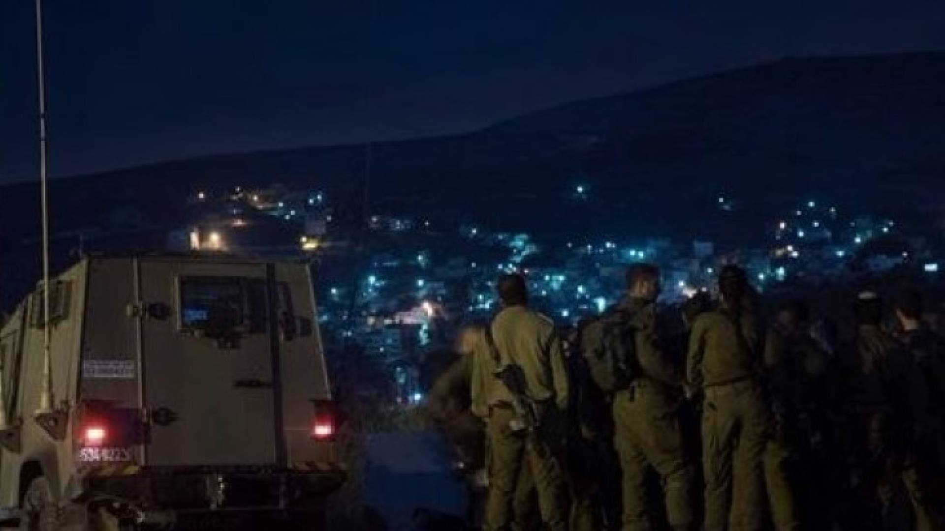 اعتقال شابين في مخيم قلنديا