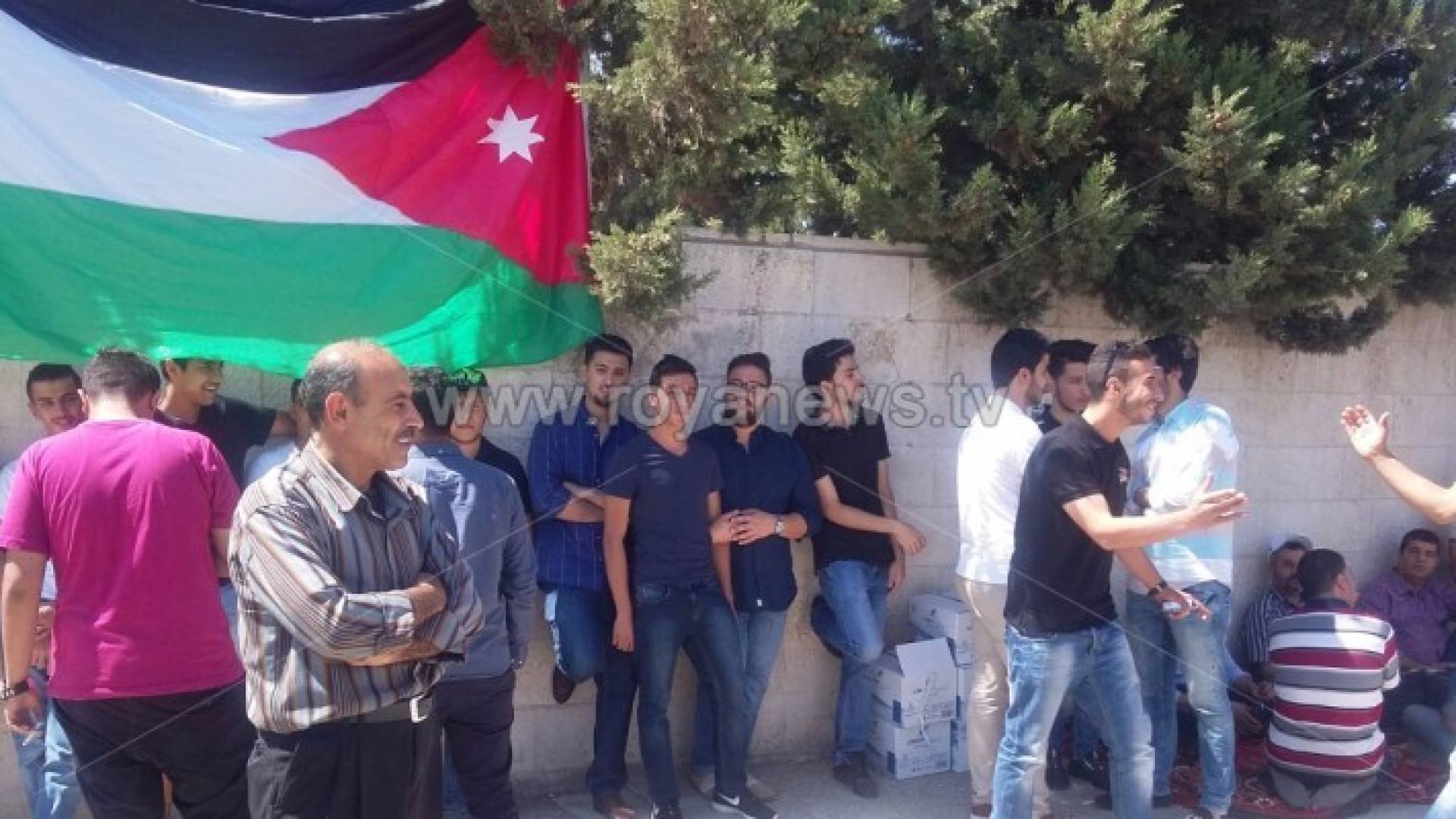 طلبة "توجيهي" تركيا يعتصمون أمام رئاسة الوزراء .. صور