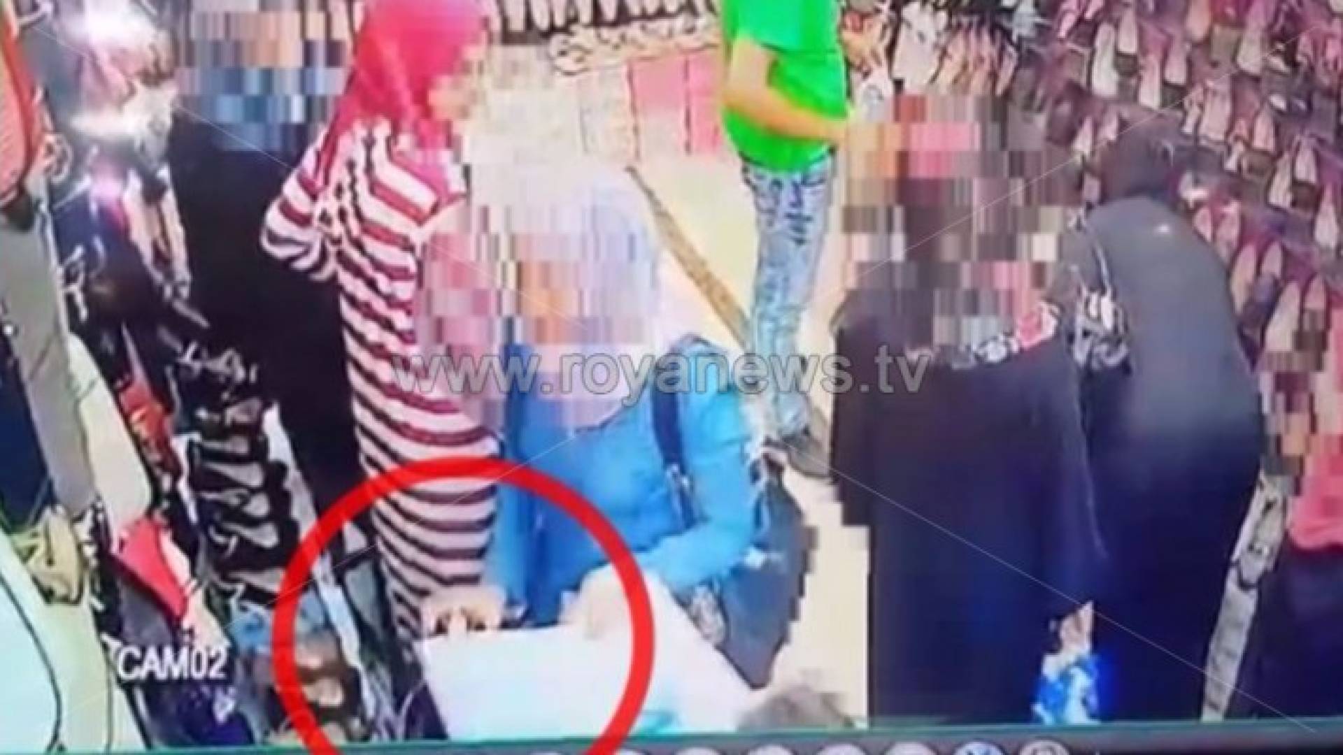 بالصور.. فتاة تسرق محال تجارية بمنطقة الوحدات