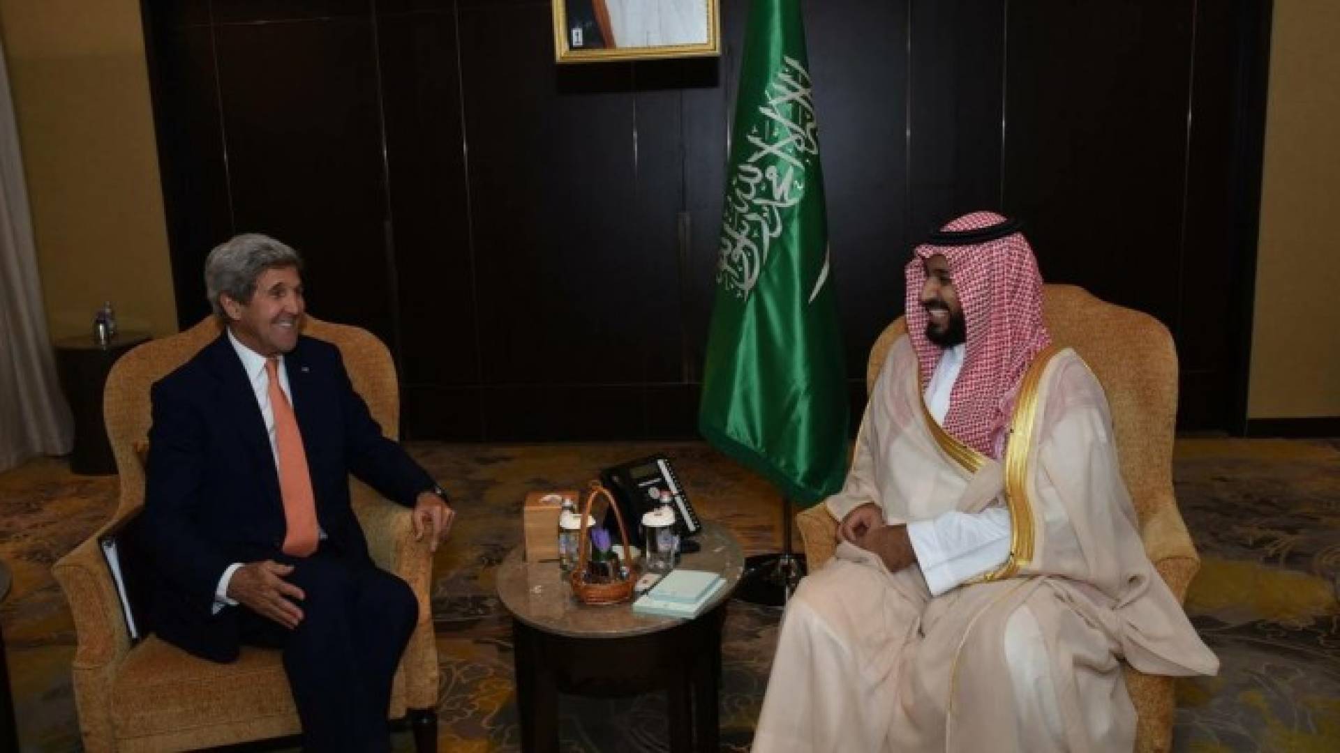 ولي ولي العهد السعودي يلتقي كيري في الصين