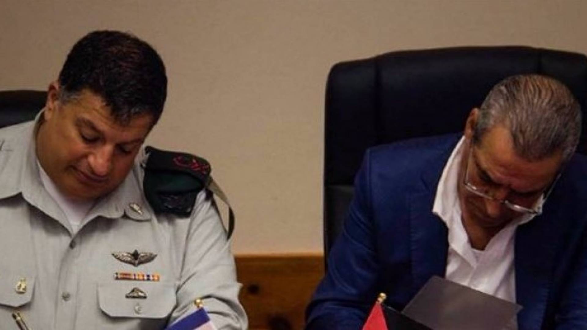 الفلسطينيون يستقبلون البريد من الأردن بدلا من إسرائيل