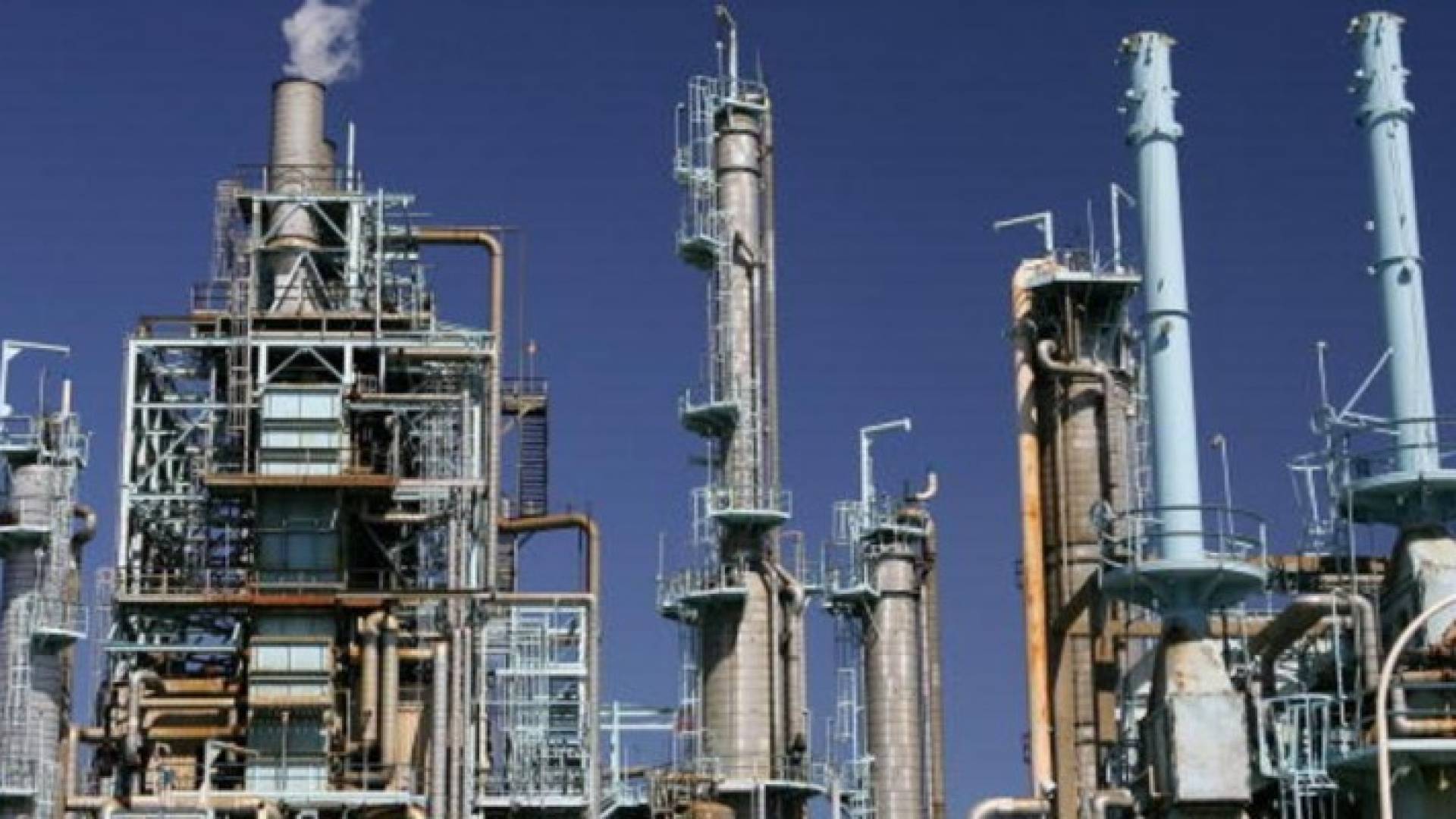 هبوط سعر النفط بعد تضاؤل الآمال في تجميد "الإنتاج"