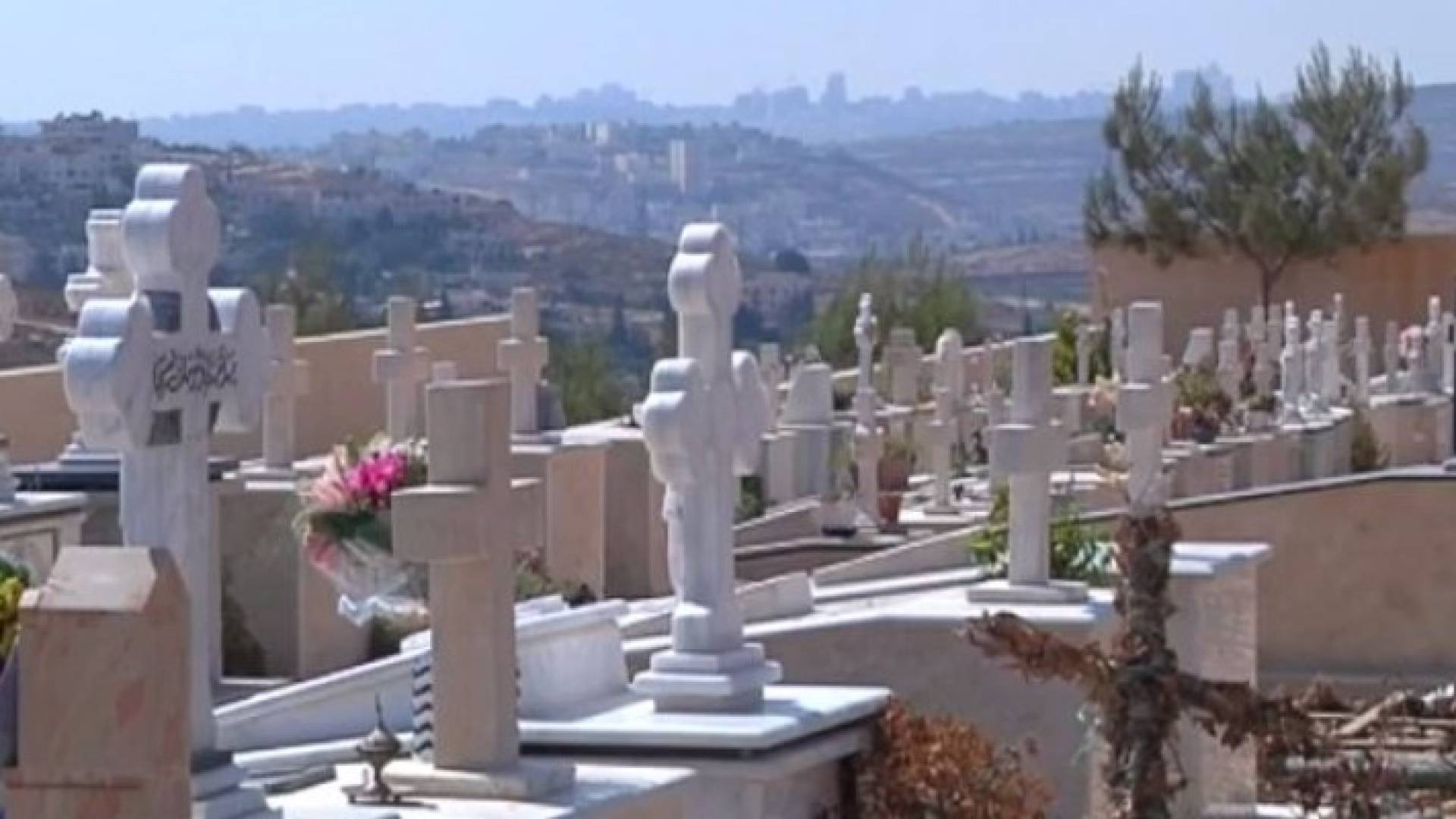 مقبرة في رام الله تحتضن مسيحيين ومسلمين في آن واحد
