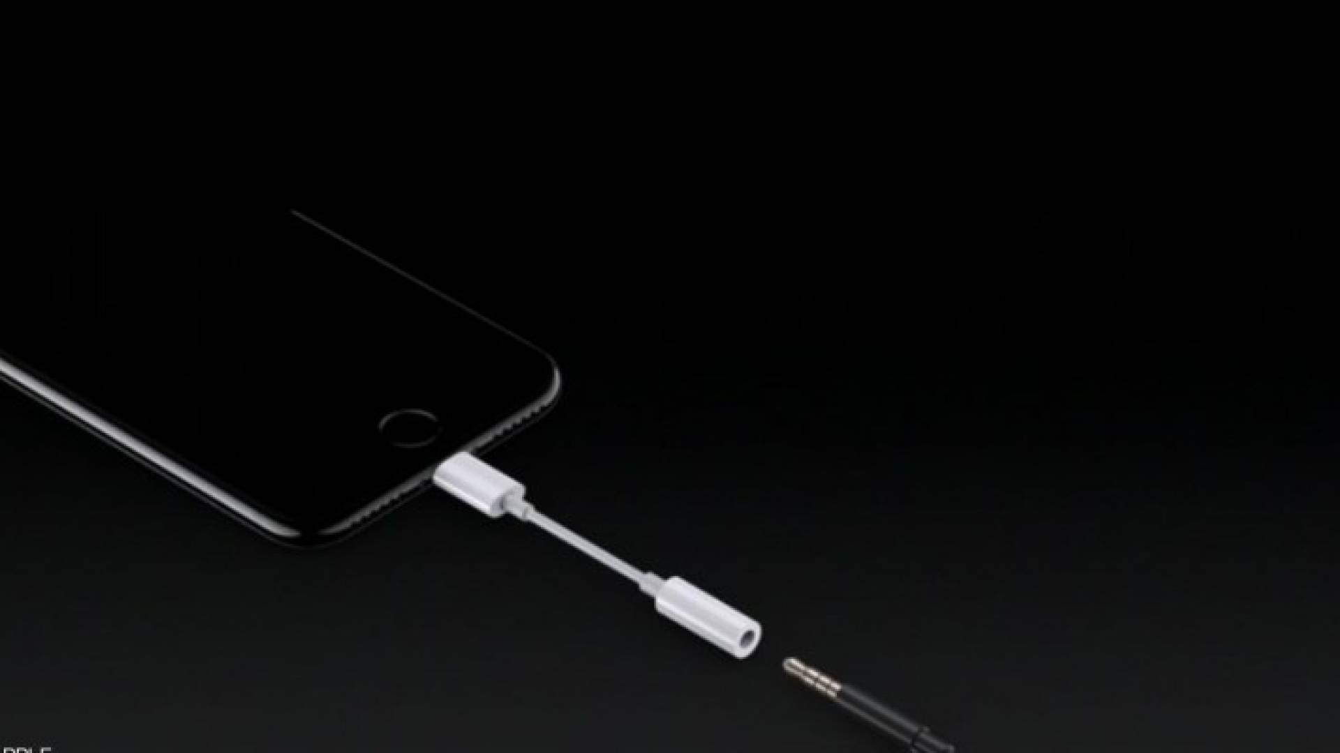 أبل ألغت منفذ الصوت في آيفون 7