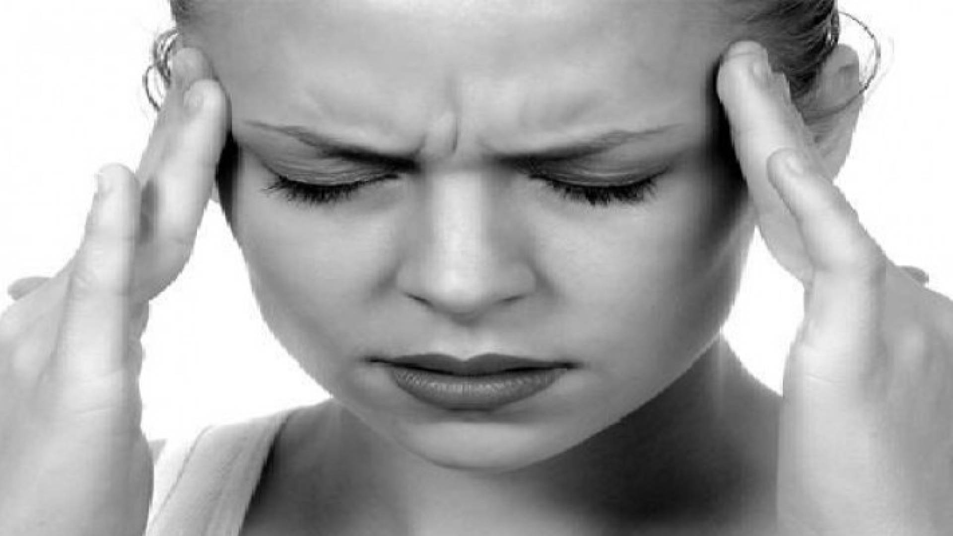 8 أسباب تجعل النساء أكثر عرضة للصداع النصفي