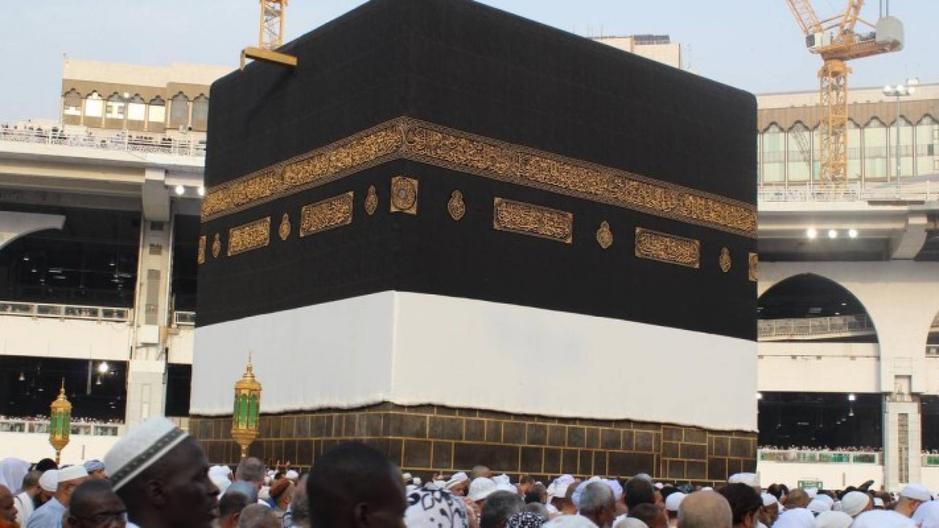 لماذا ترفع أستار الكعبة في موسم الحج؟