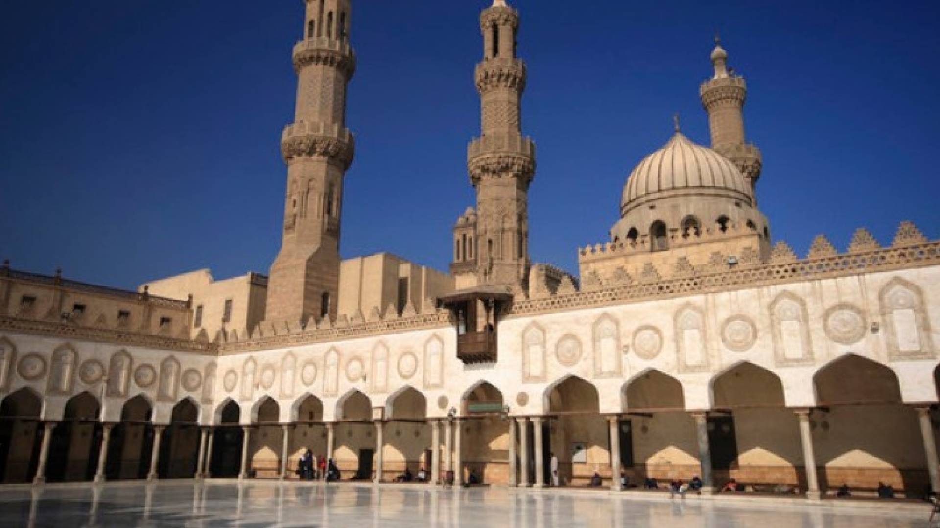 الأزهر: يرفض محاولات إيران لتسييس الحج