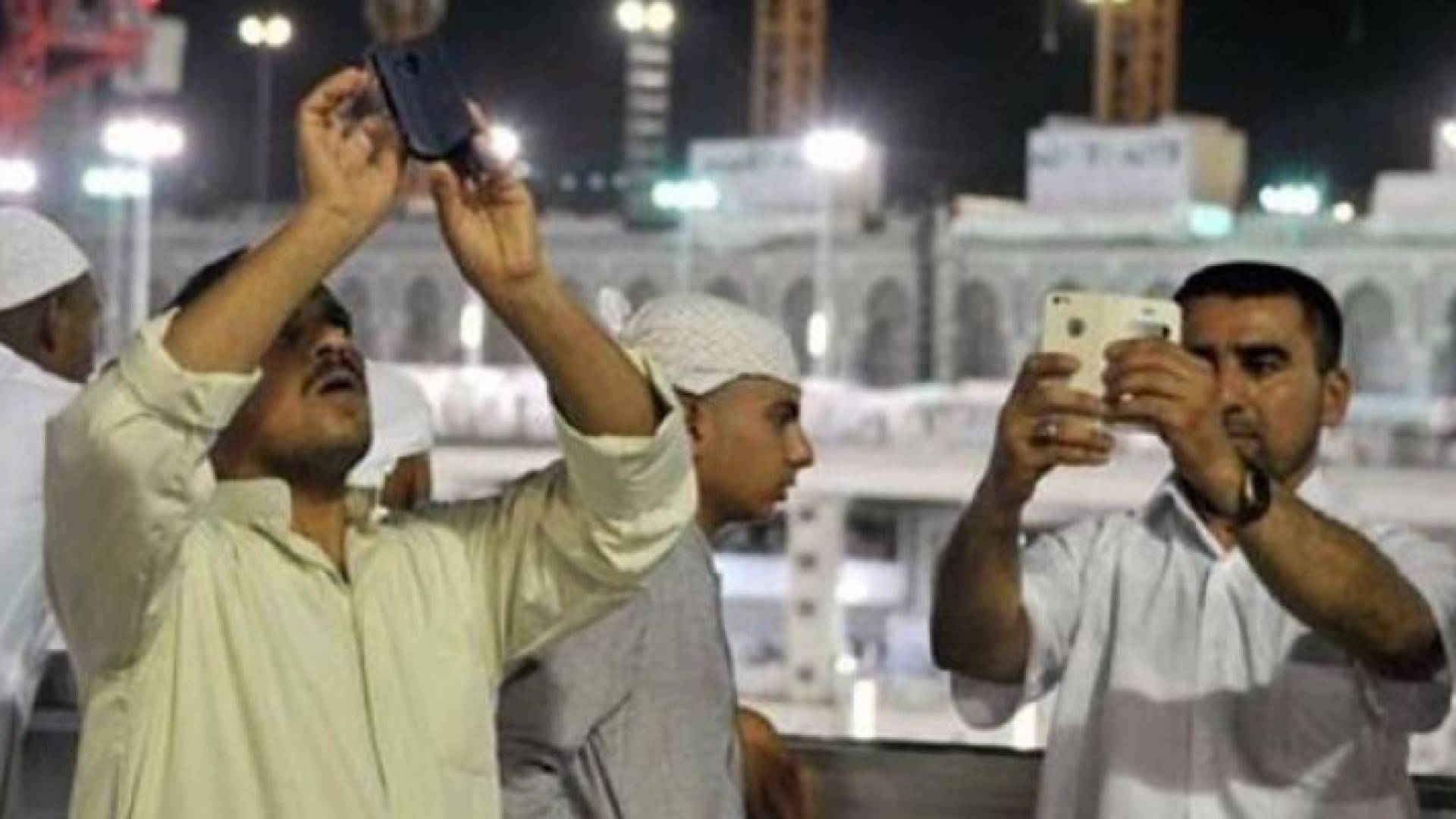 إلكترونيات وتطبيقات ذكية تغير تقاليد الحج