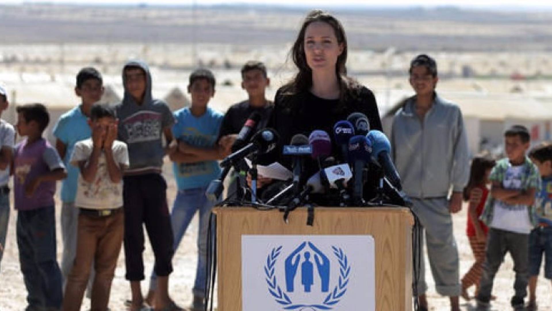 انجلينا جولي: مشكلة "الرقبان" لم يصنعها الاردن.. صور