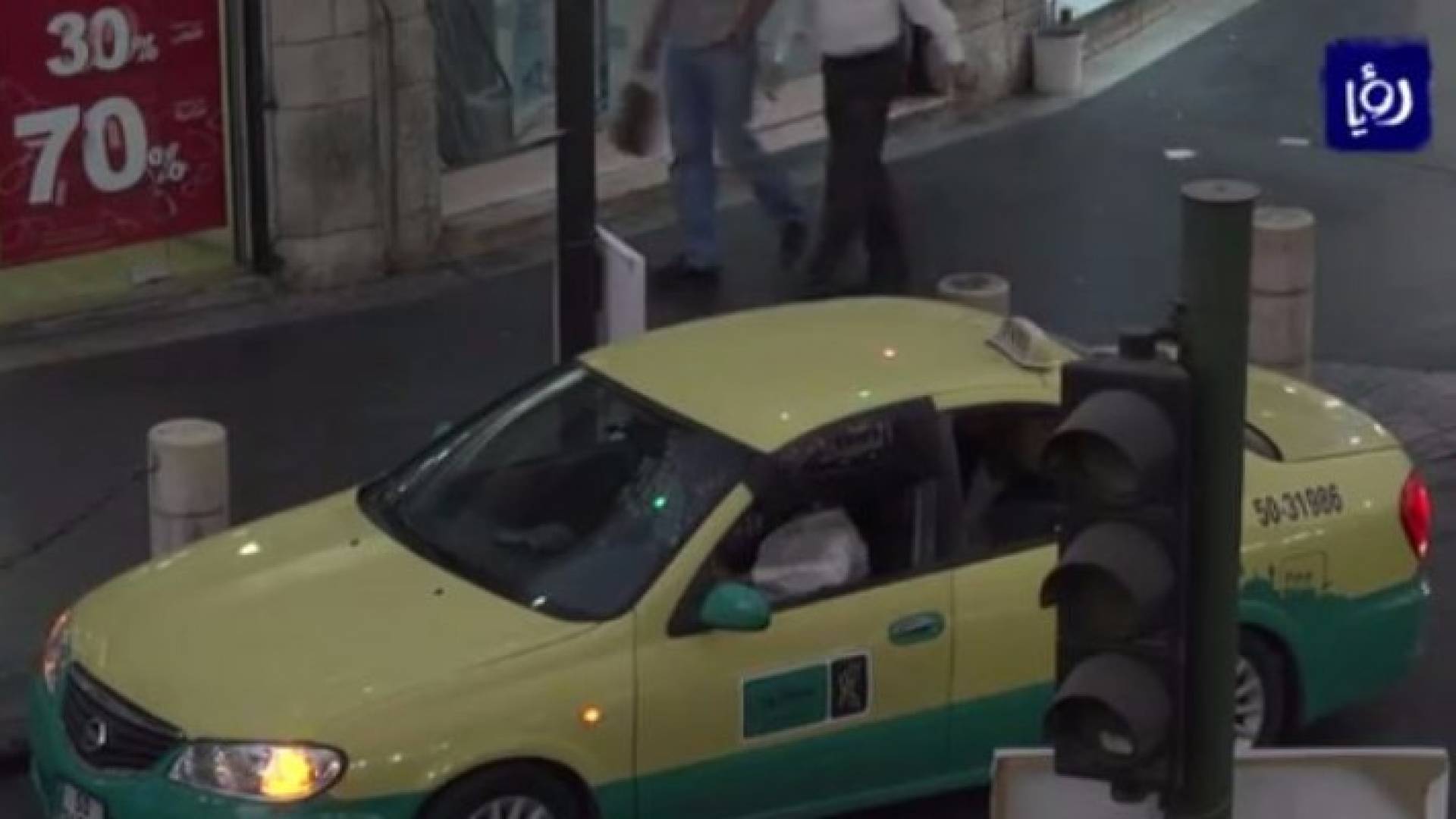 بالفيديو: "تكاسي العاصمة" السائق وصاحب المركبة يشتكيان والراكب في الانتظار