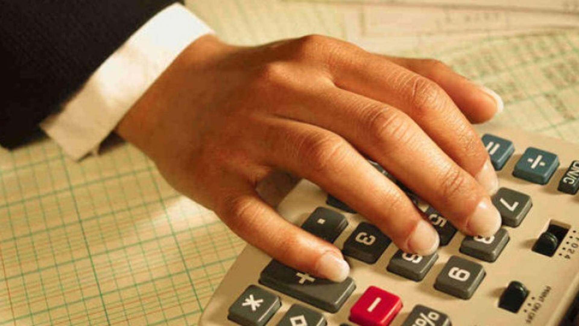 تونس تخفض رواتب الوزراء