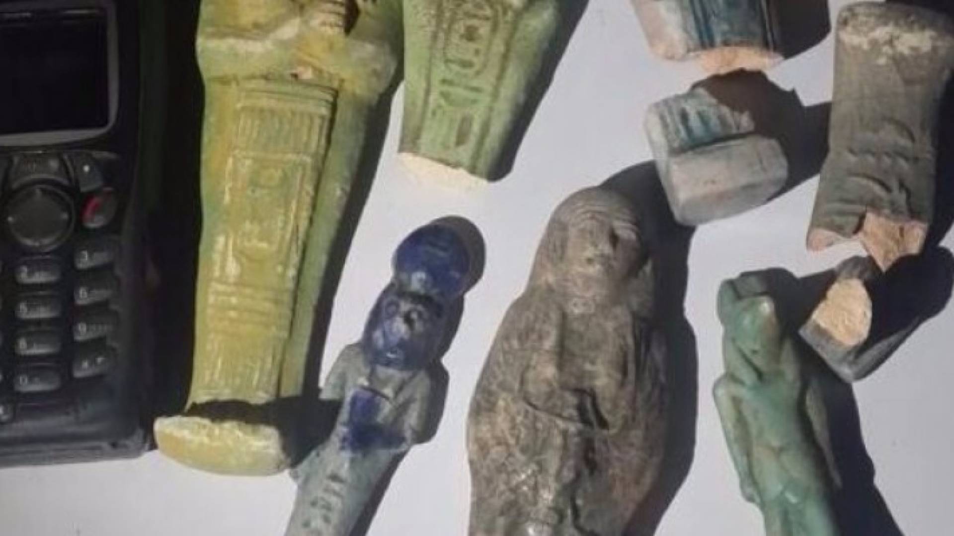 مكسيكي يعثر على تمثال فرعوني في منزله ويعيده إلى مصر