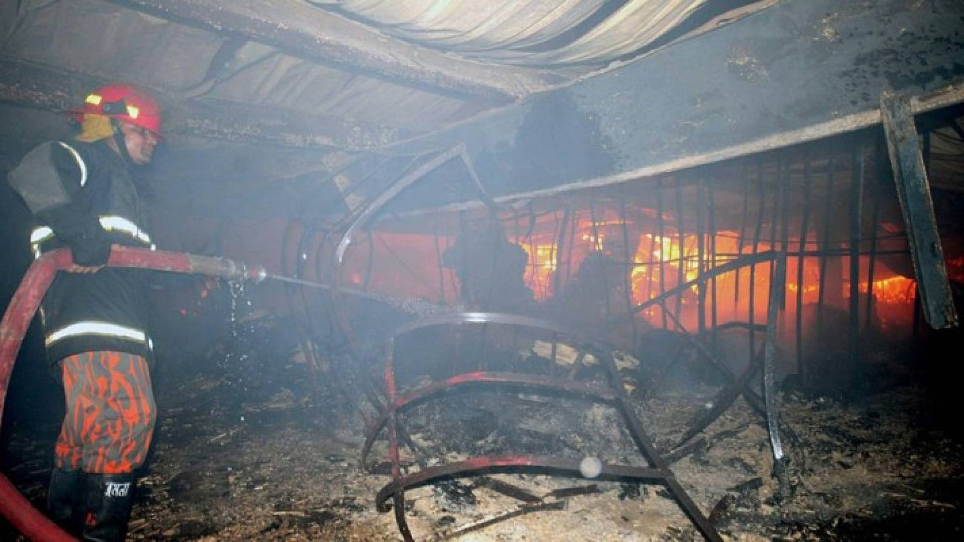 قتلى بحريق داخل مصنع في بنغلادش